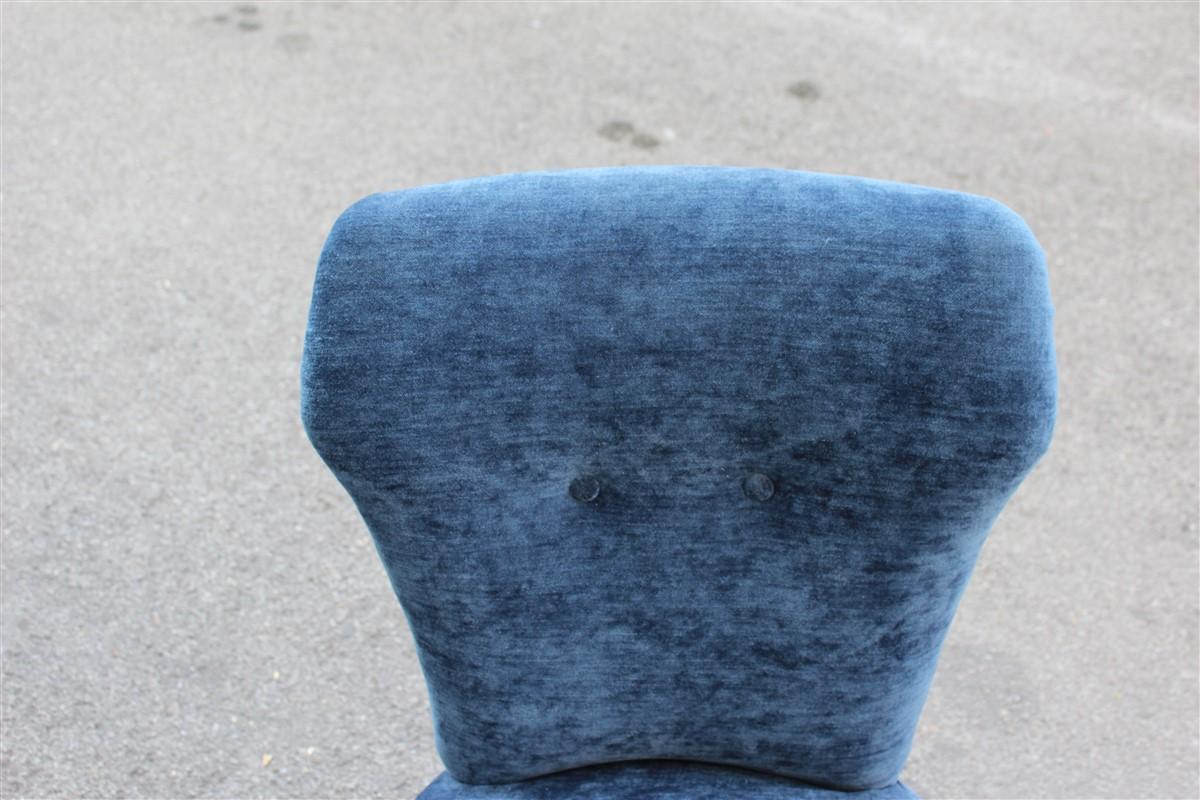 Chambre à coucher Paire de chaises Design italien du milieu du siècle Tissu bleu Pieds blancs en vente 3