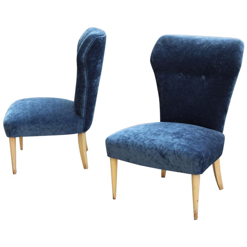Chambre à coucher Paire de chaises Design italien du milieu du siècle Tissu bleu Pieds blancs en vente
