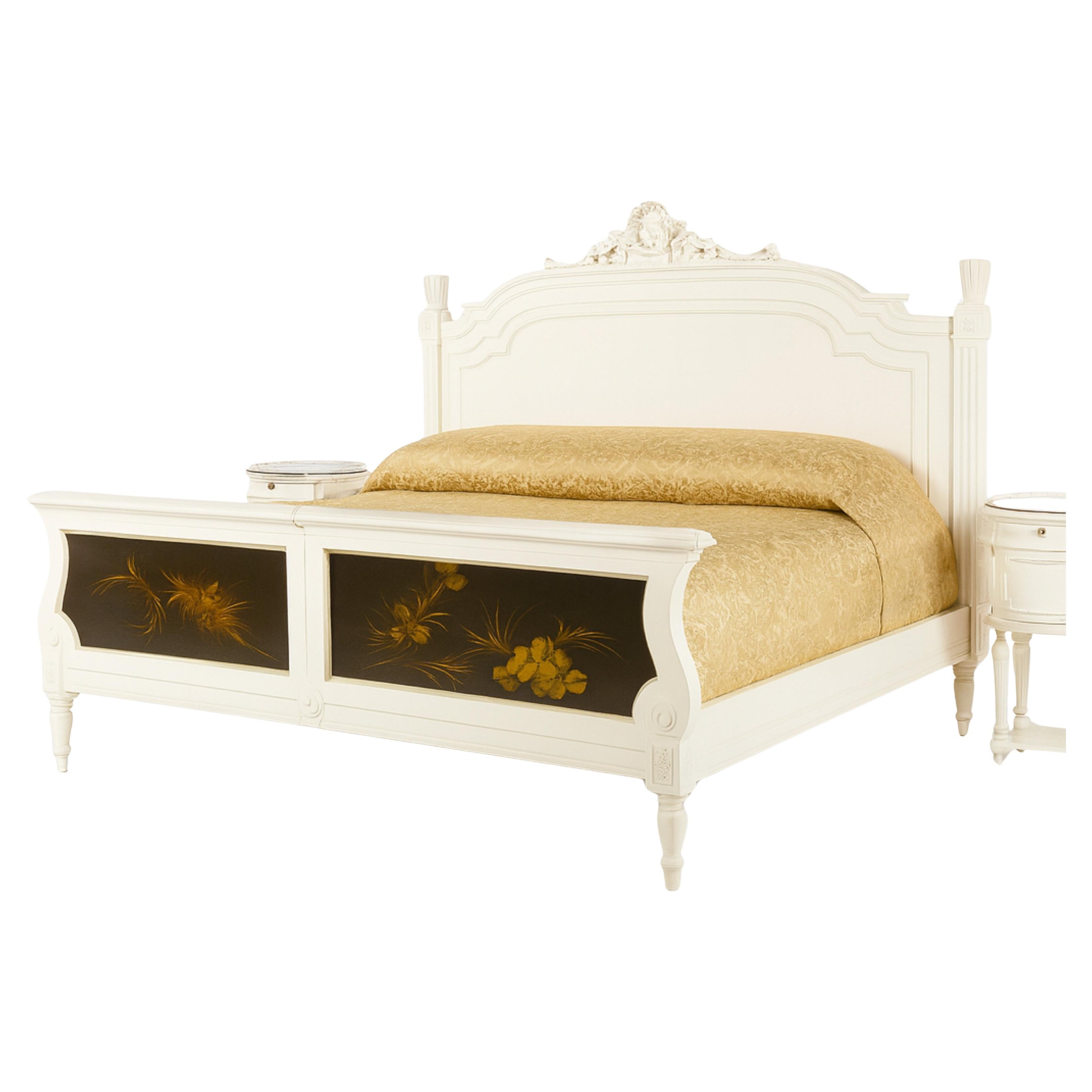 Bedroom Set Hand-Carved Napoleon III Off White Lacquer, 19th Century in vendita