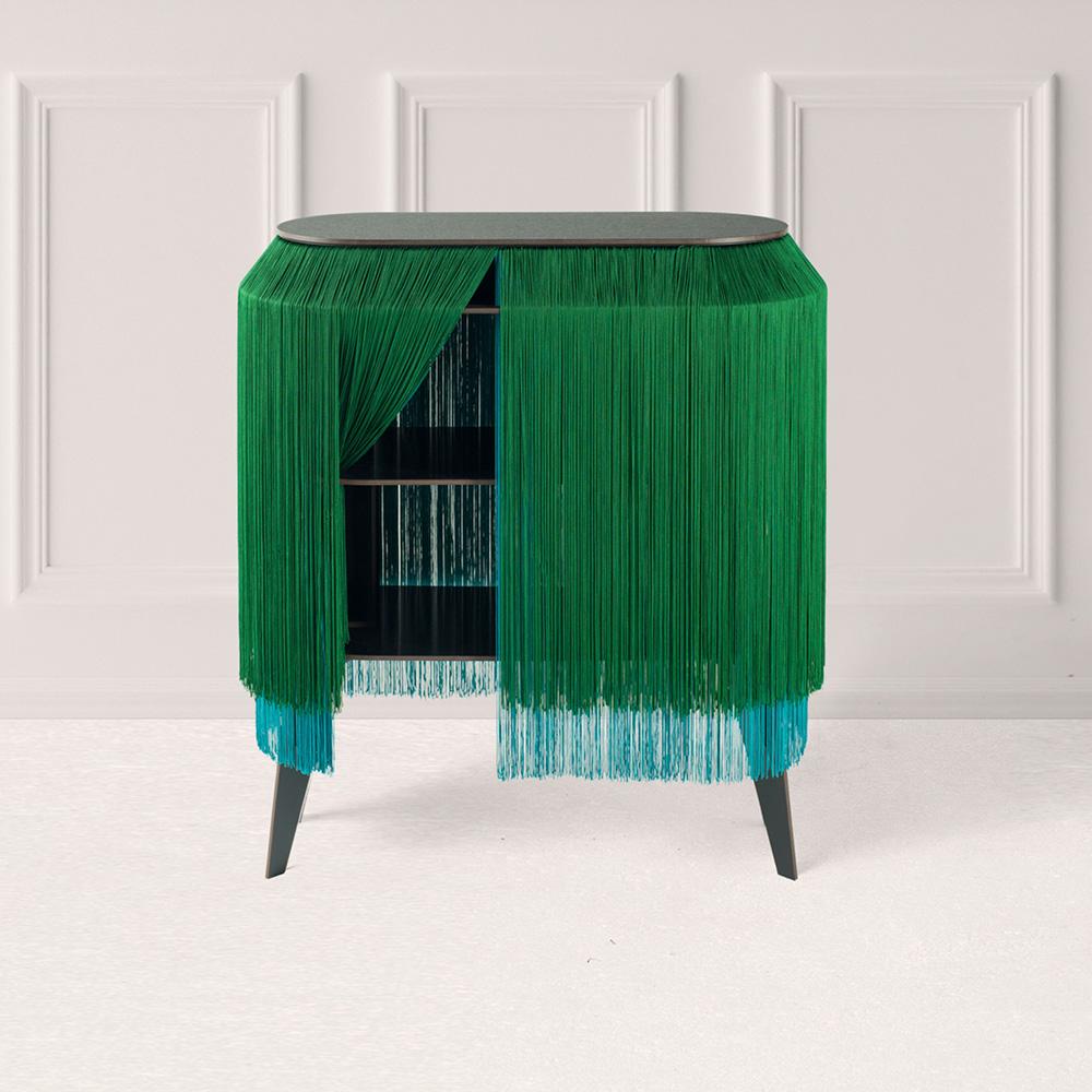 Baby Alpaga is distinguished by its long viscose fringes, offering a refined appearance reminiscent of a miniature boudoir on legs. This original bedside cabinet allows for discreet storage of secret objects behind these elegant fringes.

This