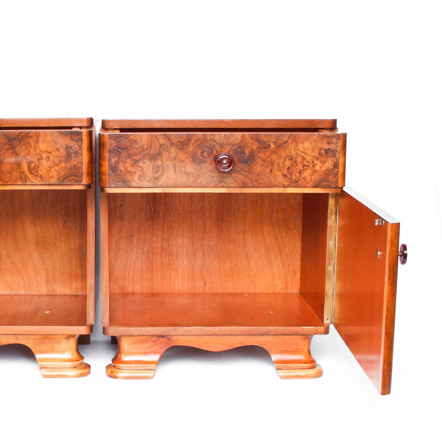 A pair of French walnut bedside cabinets in straight grain walnut veneer to sides, figured walnut tops and burr walnut veneer to fronts. Original brass and bakelite handles. 

Dimensions: H. 60cm W. 52cm D. 38cm

Origin: French

Date circa