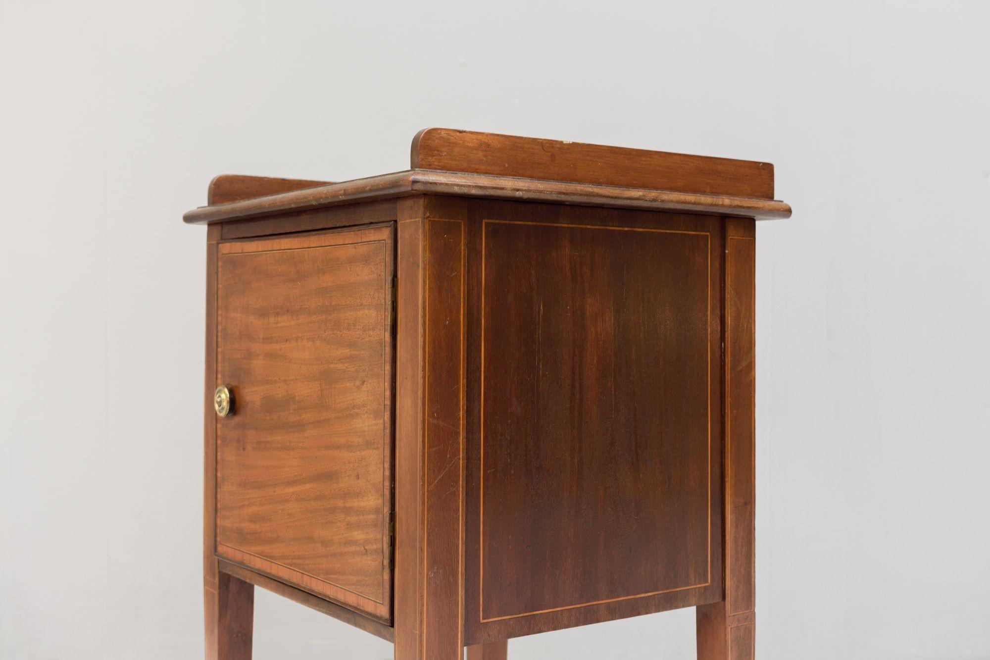 Bedside Cupboard In Good Condition For Sale In London, England
