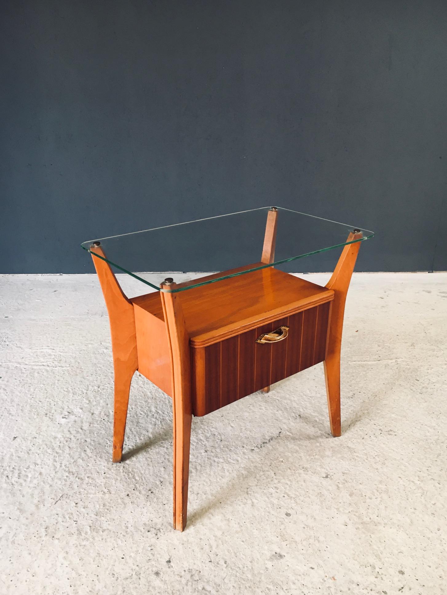 Table de chevet par Gio Ponti pour La Permanente Mobili Cantu, Italie, années 1950 État moyen - En vente à Oud-Turnhout, VAN