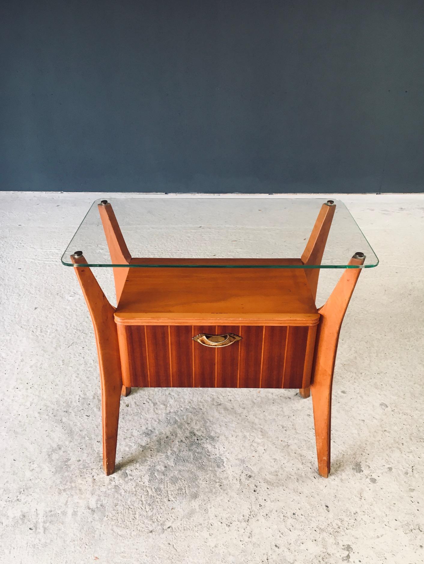 Milieu du XXe siècle Table de chevet par Gio Ponti pour La Permanente Mobili Cantu, Italie, années 1950 en vente