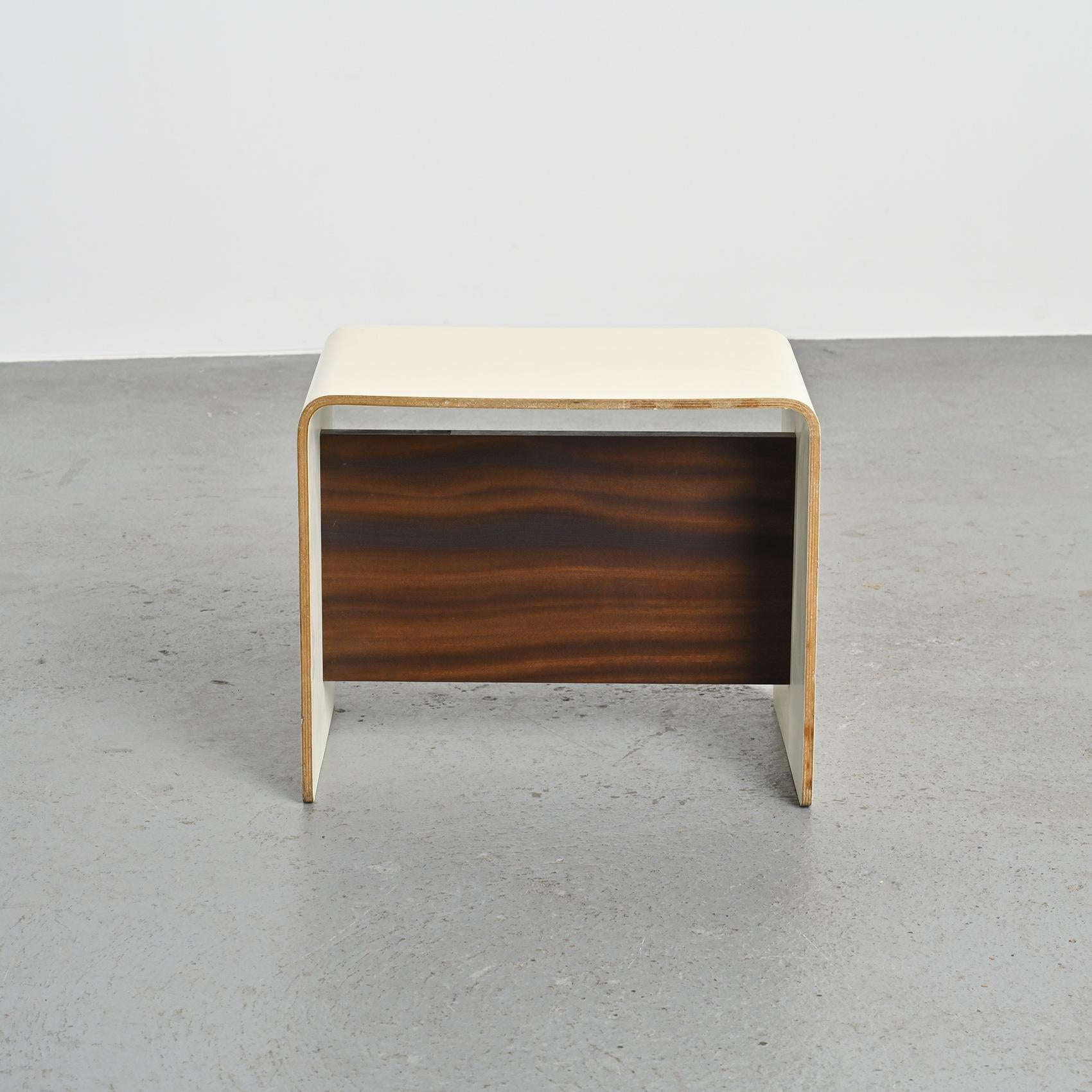 Table de chevet par Pierre Guariche, circa 1968 en vente 3
