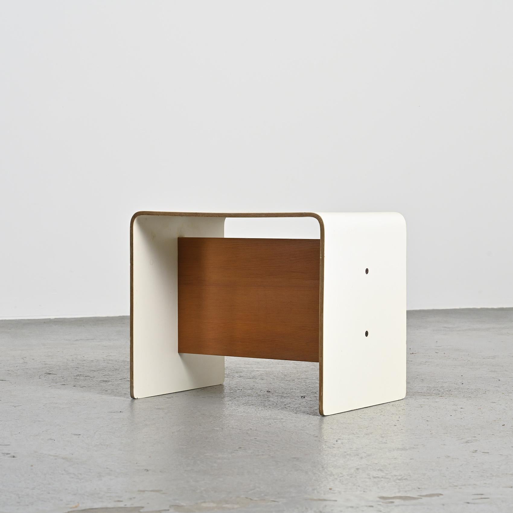 Table de chevet par Pierre Guariche, circa 1968 en vente 3