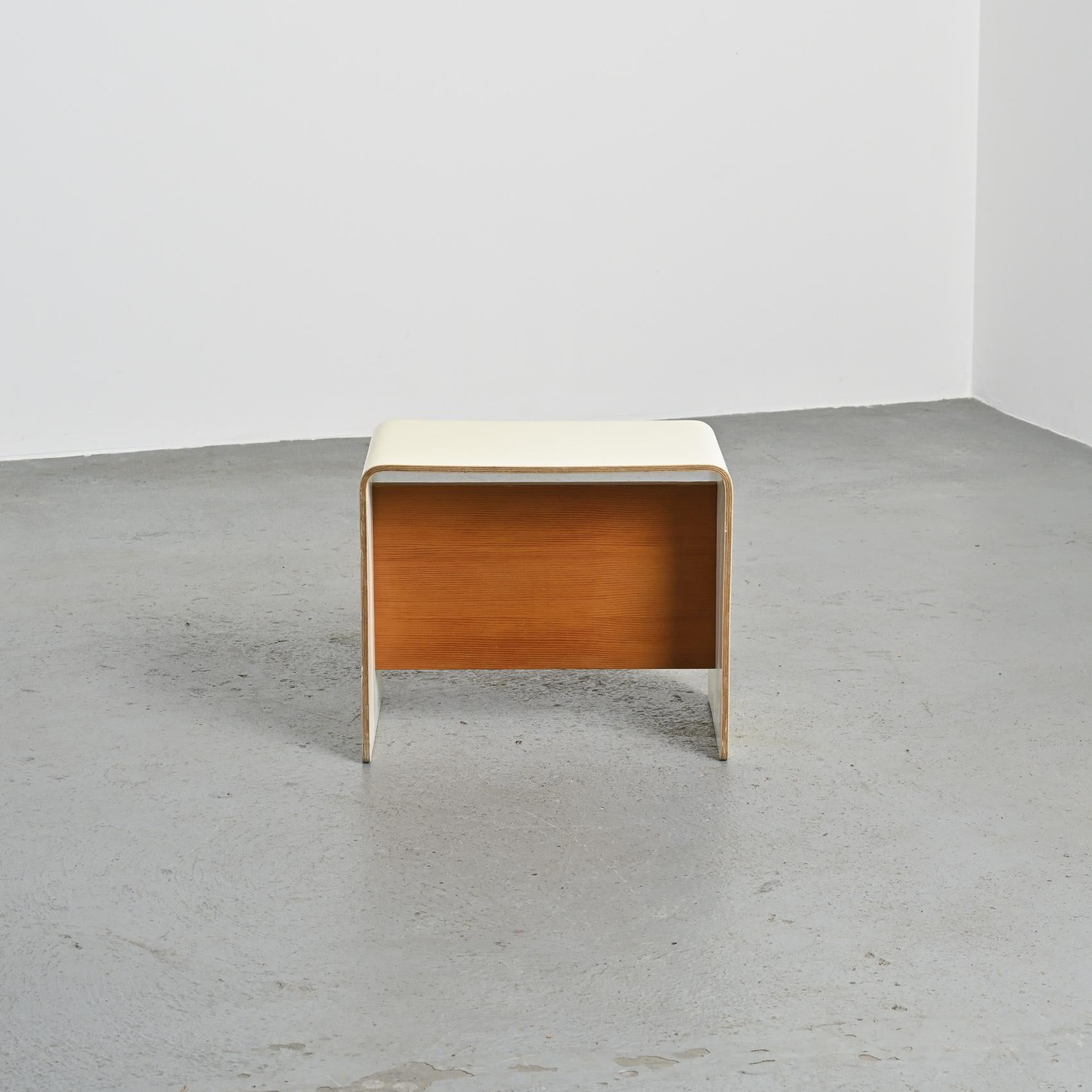 Table de chevet par Pierre Guariche, circa 1968 en vente 4
