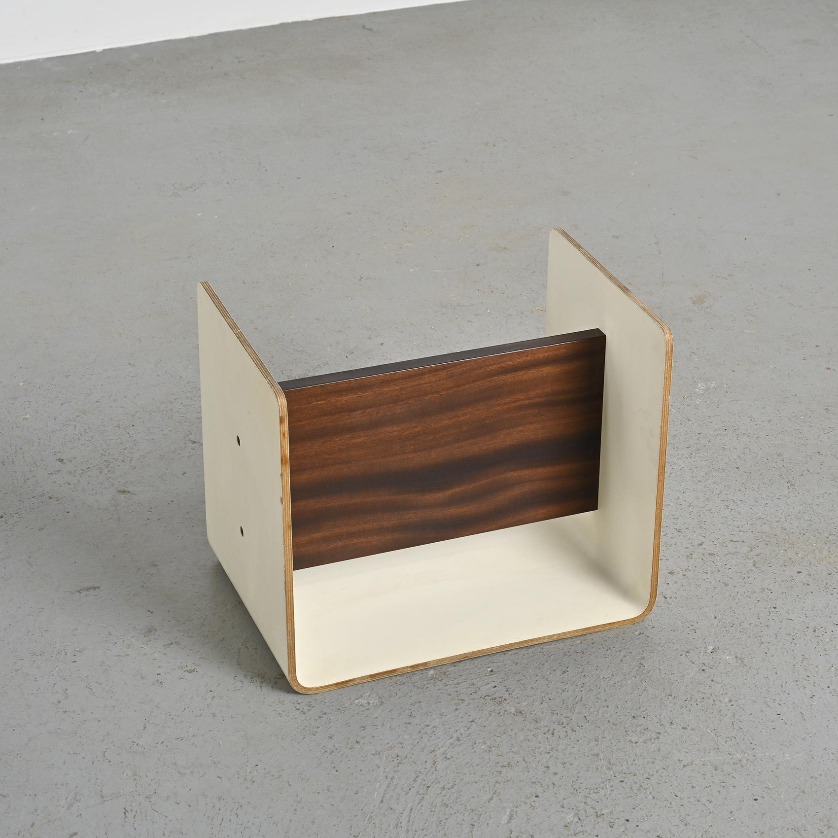 Table de chevet par Pierre Guariche, circa 1968 en vente 5