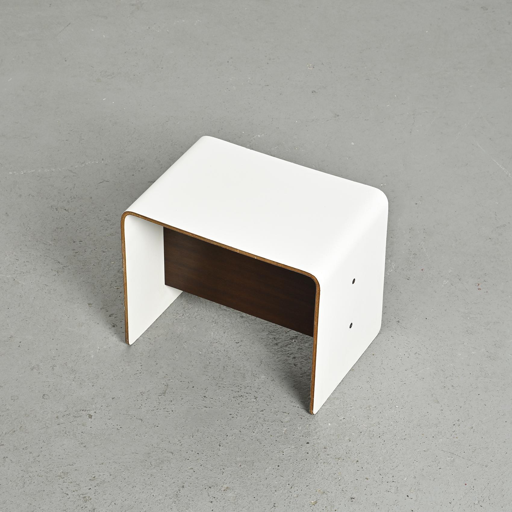 Mid-Century Modern Table de chevet par Pierre Guariche, circa 1968 en vente