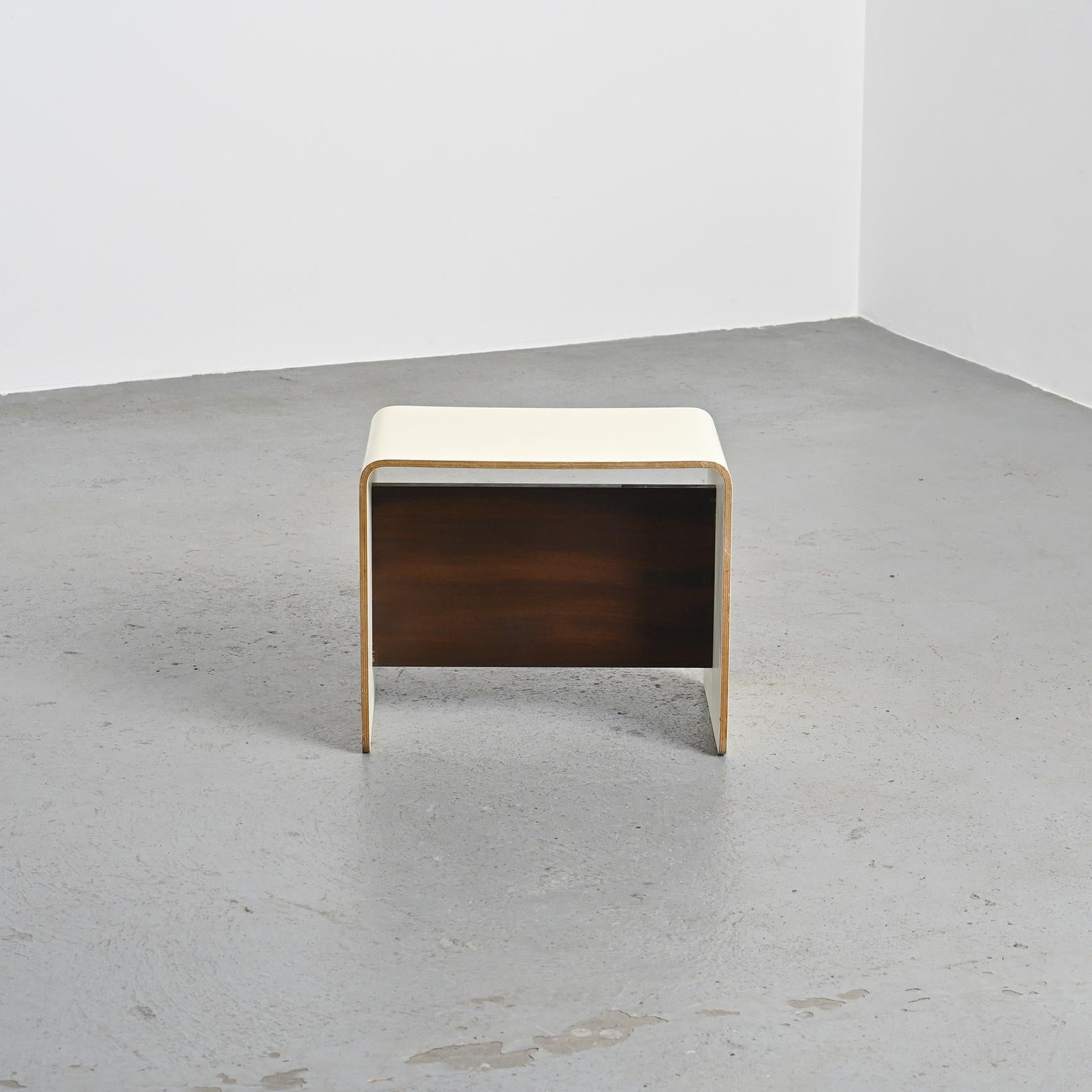 Mid-Century Modern Table de chevet par Pierre Guariche, circa 1968 en vente