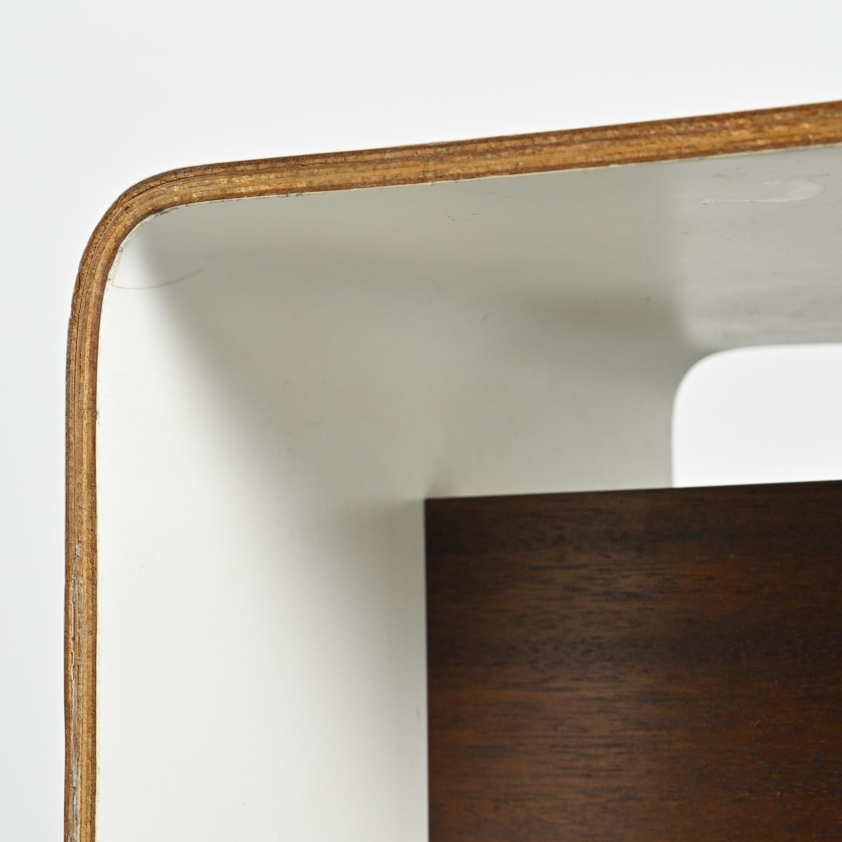 Français Table de chevet par Pierre Guariche, circa 1968 en vente