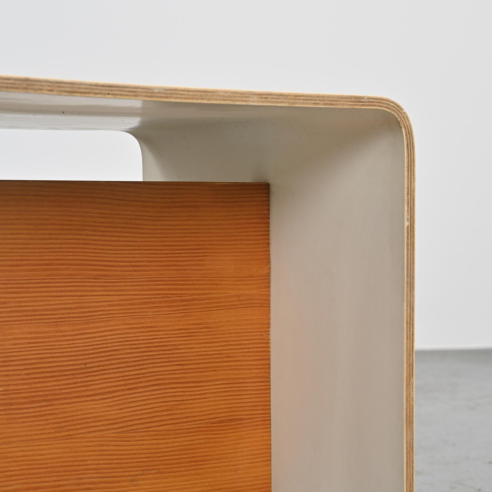 Français Table de chevet par Pierre Guariche, circa 1968 en vente