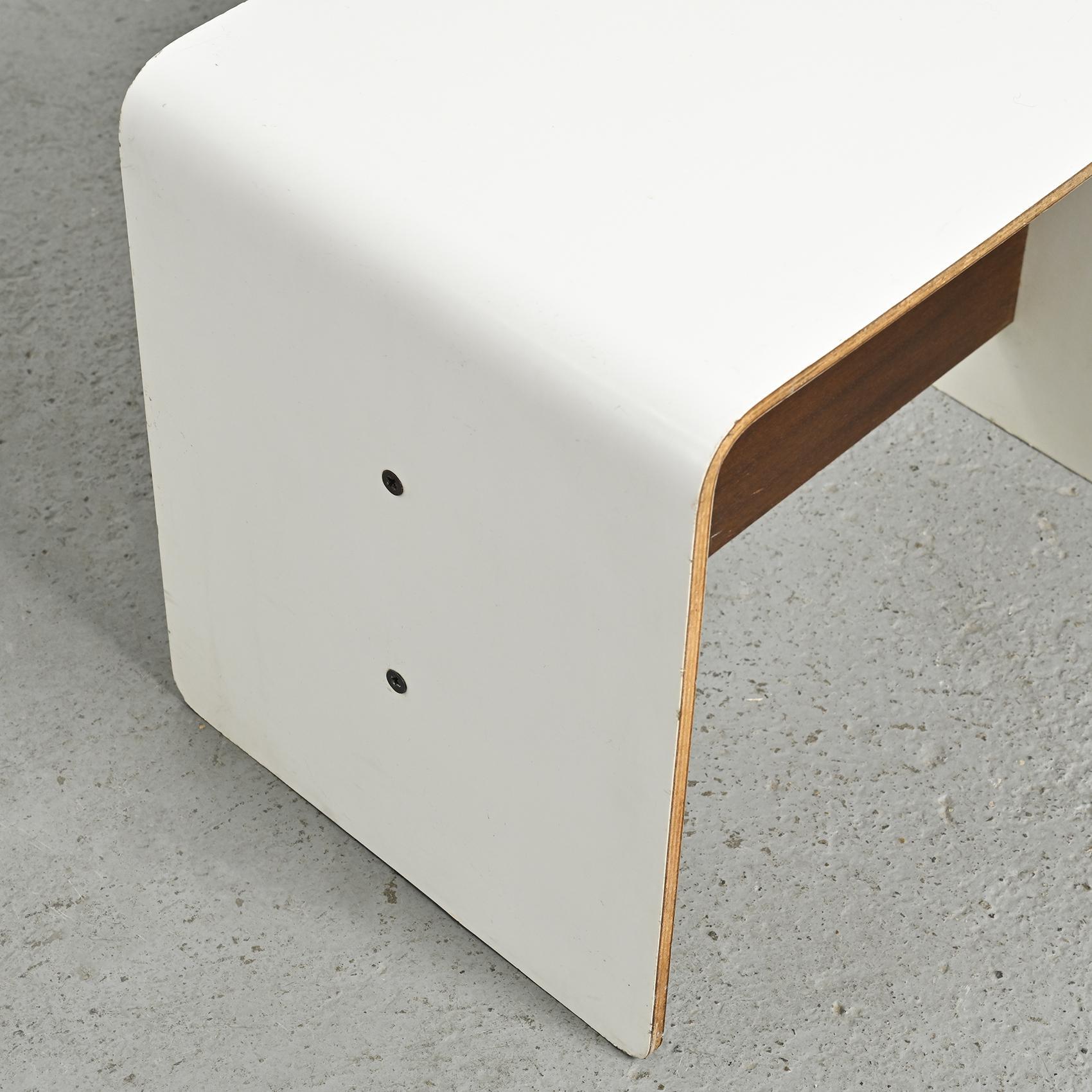 Table de chevet par Pierre Guariche, circa 1968 Bon état - En vente à VILLEURBANNE, FR