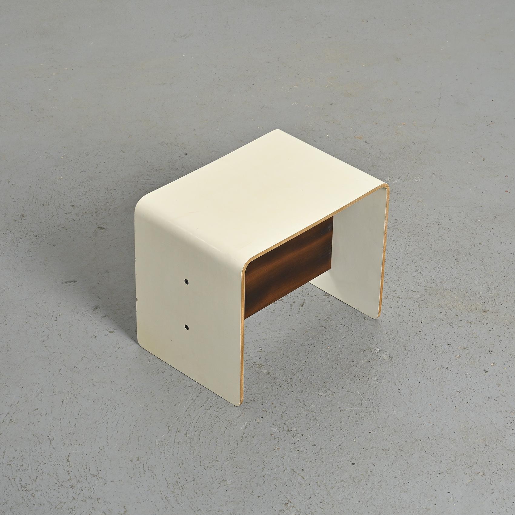 Table de chevet par Pierre Guariche, circa 1968 État moyen - En vente à VILLEURBANNE, FR