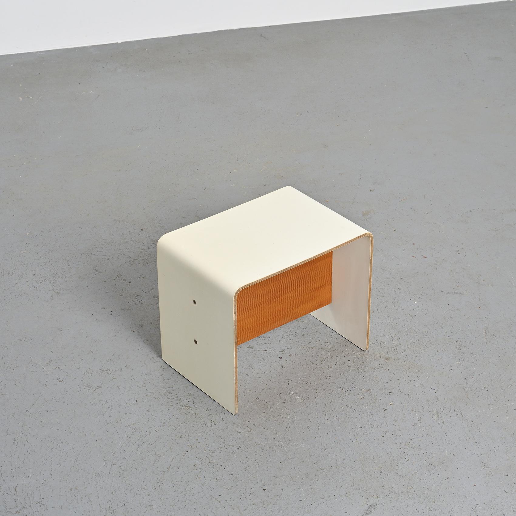 Table de chevet par Pierre Guariche, circa 1968 État moyen - En vente à VILLEURBANNE, FR