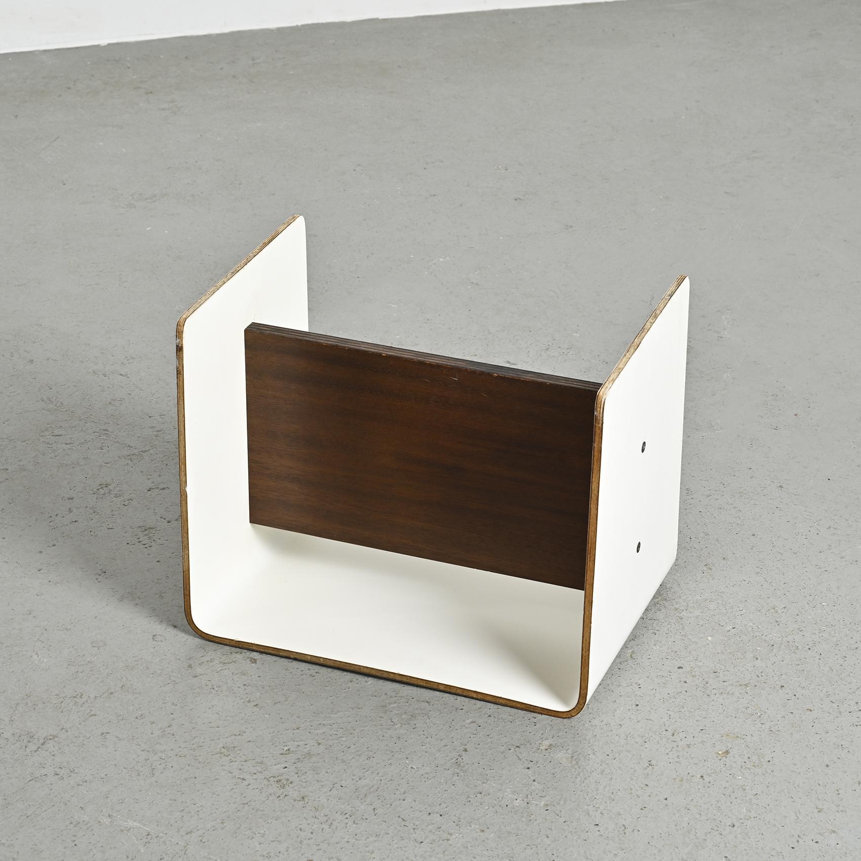 20ième siècle Table de chevet par Pierre Guariche, circa 1968 en vente