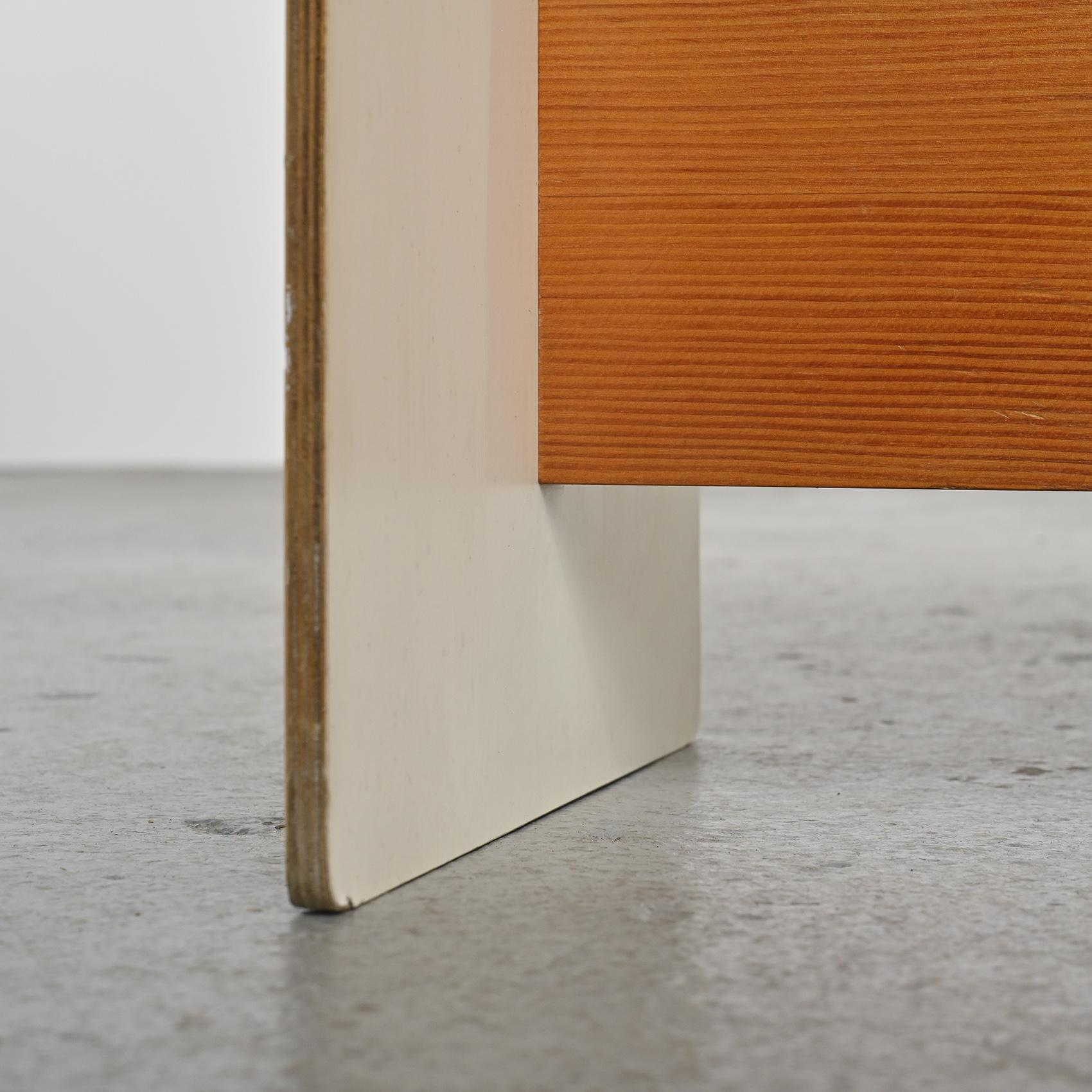 Contreplaqué Table de chevet par Pierre Guariche, circa 1968 en vente