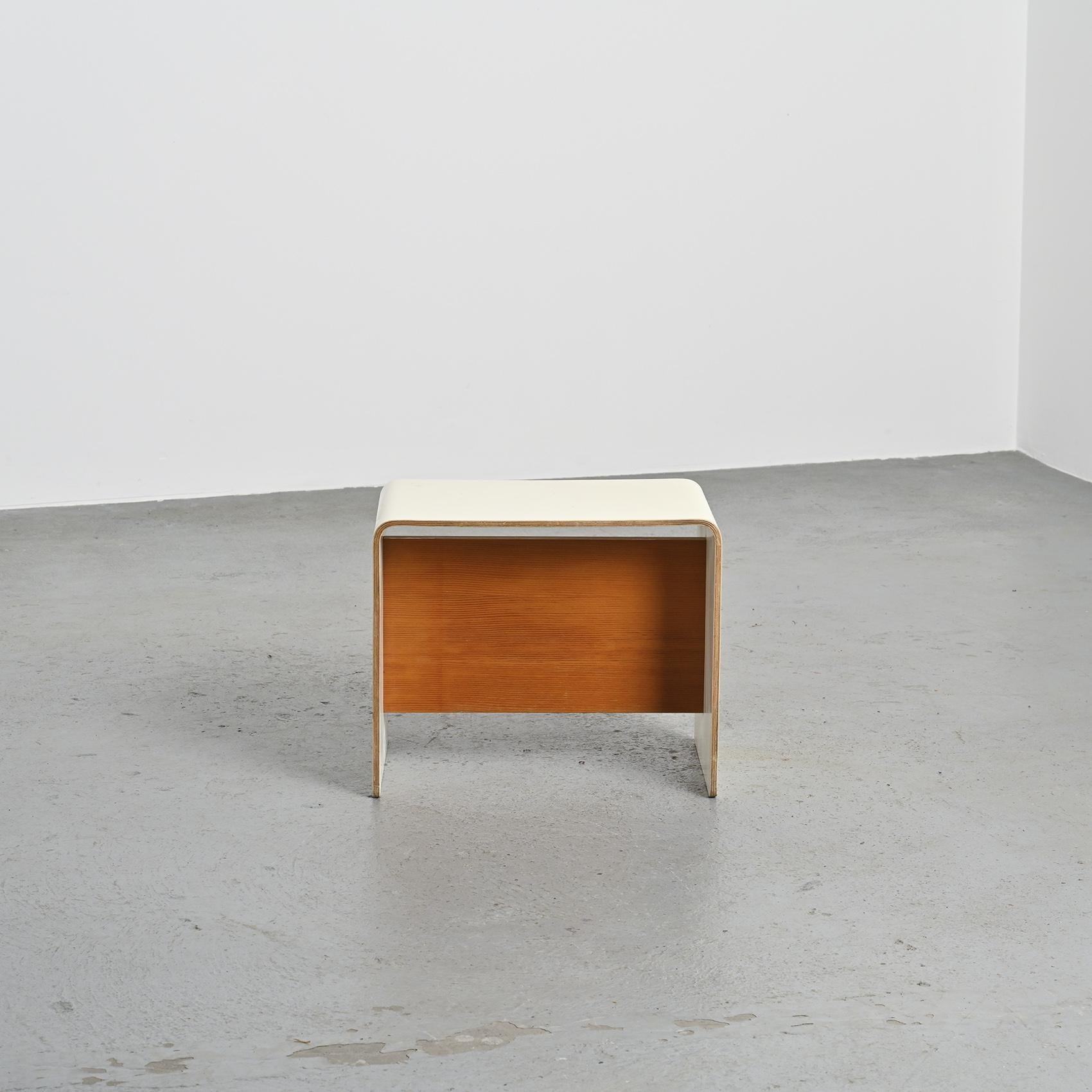 Table de chevet par Pierre Guariche, circa 1968 en vente 1