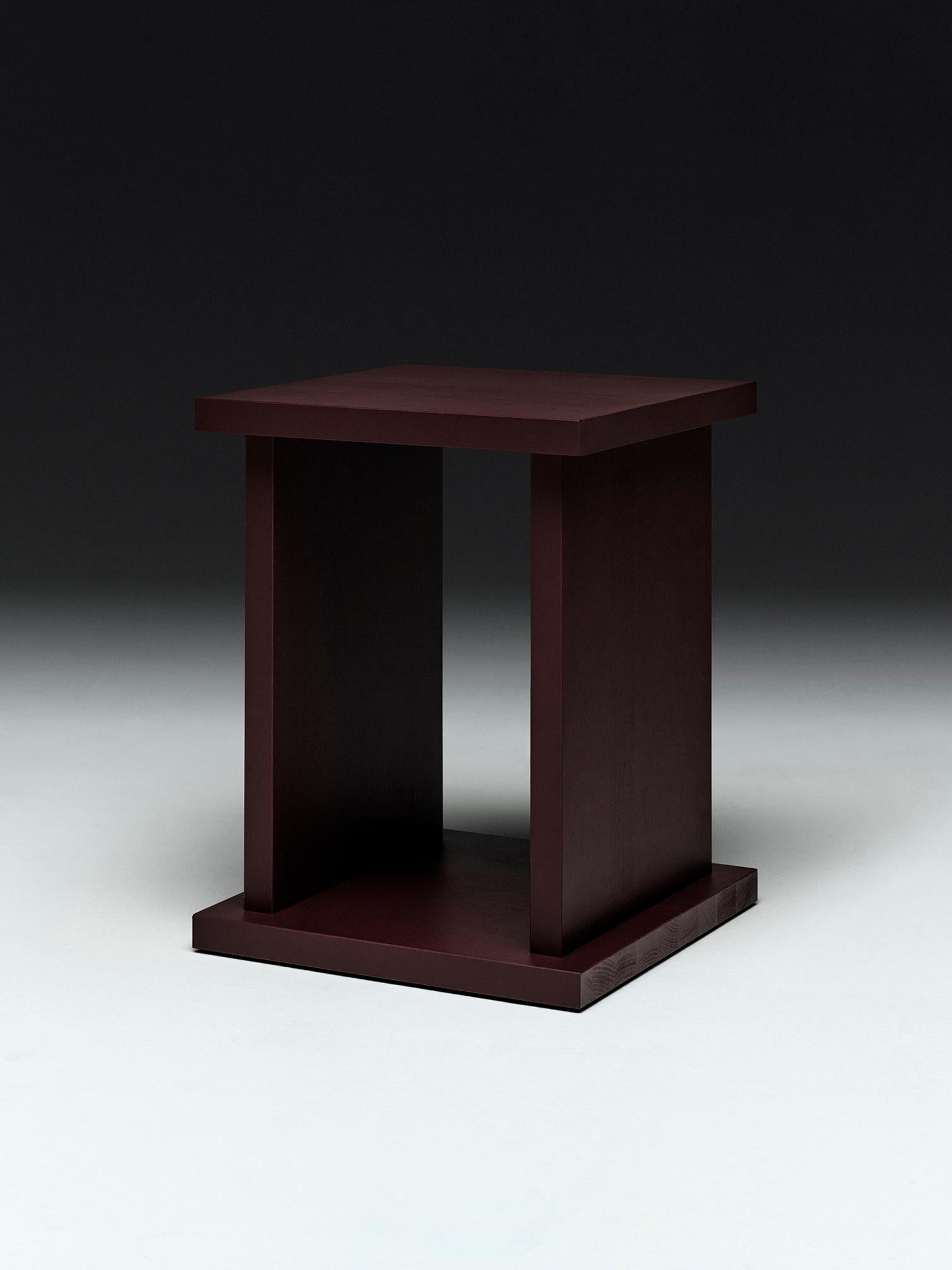 
Voici la table de chevet de Wannberg, une création innovante fabriquée à partir de bois excédentaire obtenu lors de la production du lit flottant, garantissant ainsi une utilisation optimale des ressources. Son design minimaliste s'intègre