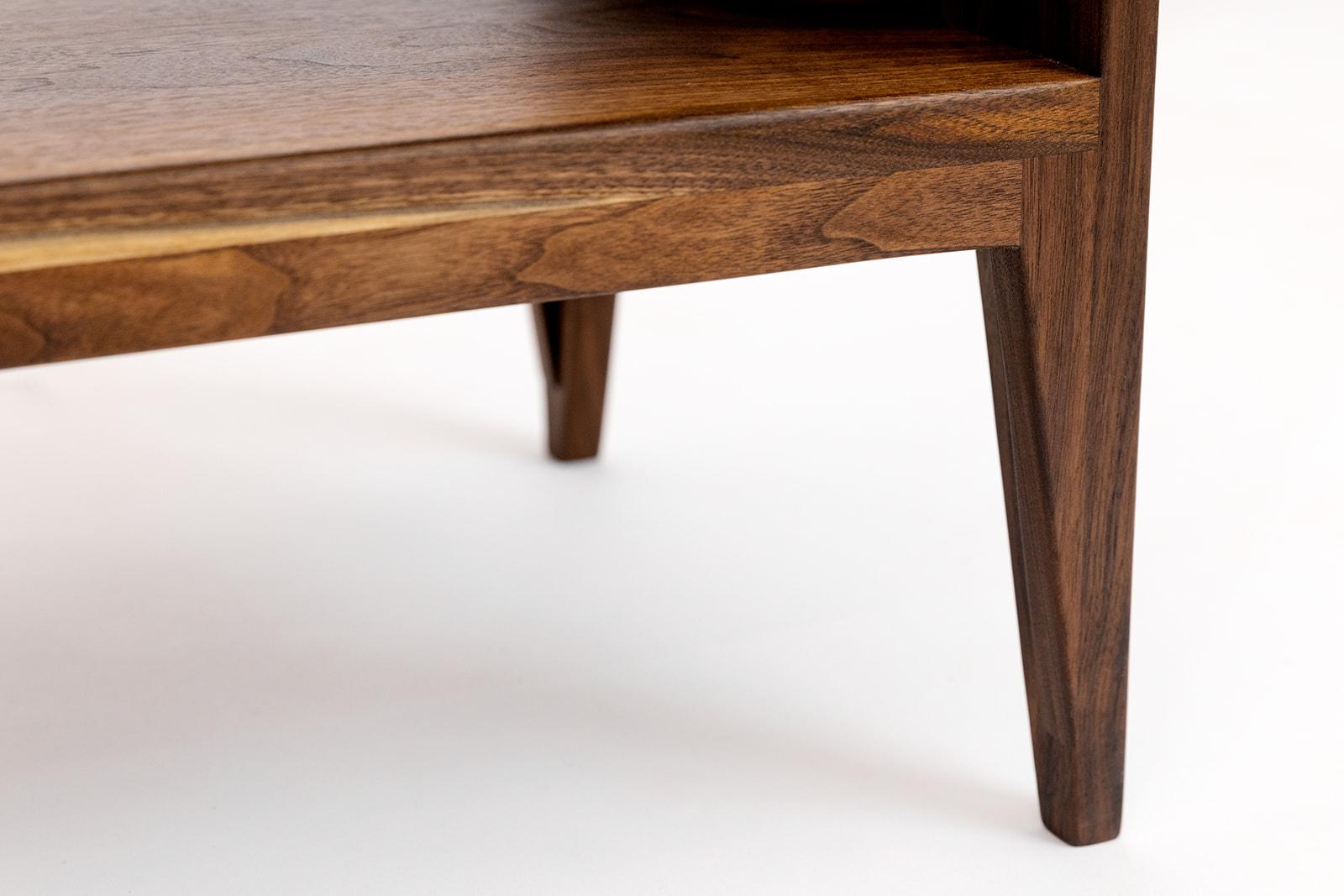 XXIe siècle et contemporain Table de chevet en vente