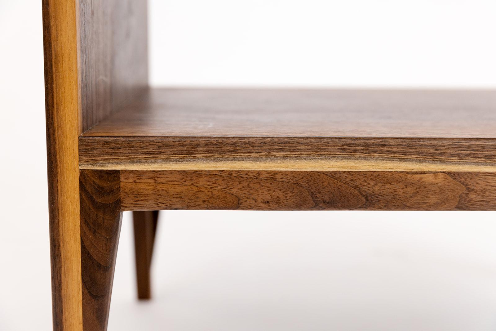 Bois de feuillus Table de chevet en vente