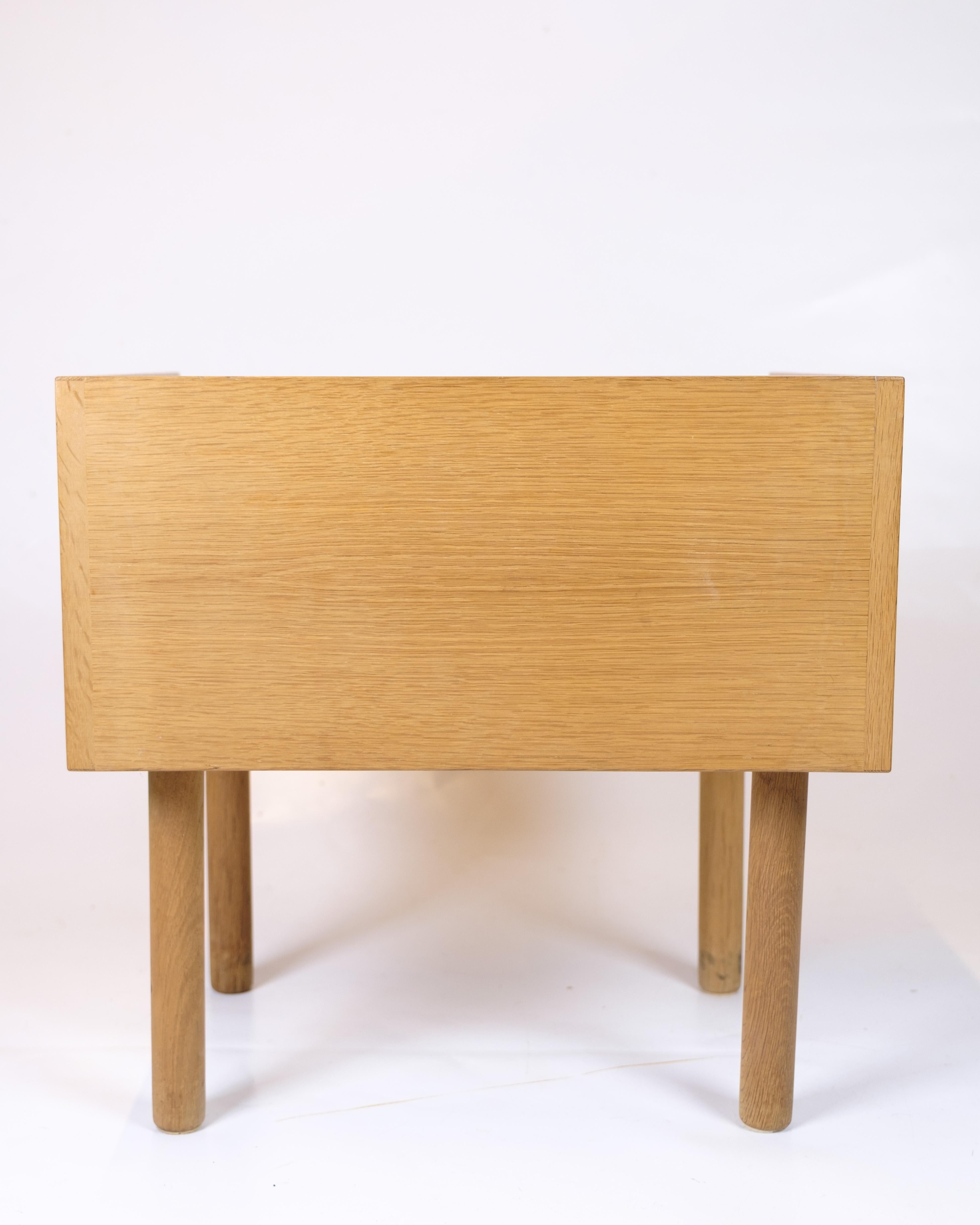 Bedside Table In Oak By Hans J. Wegner For Ry Møbelfabrik From 1960s In Good Condition For Sale In Lejre, DK