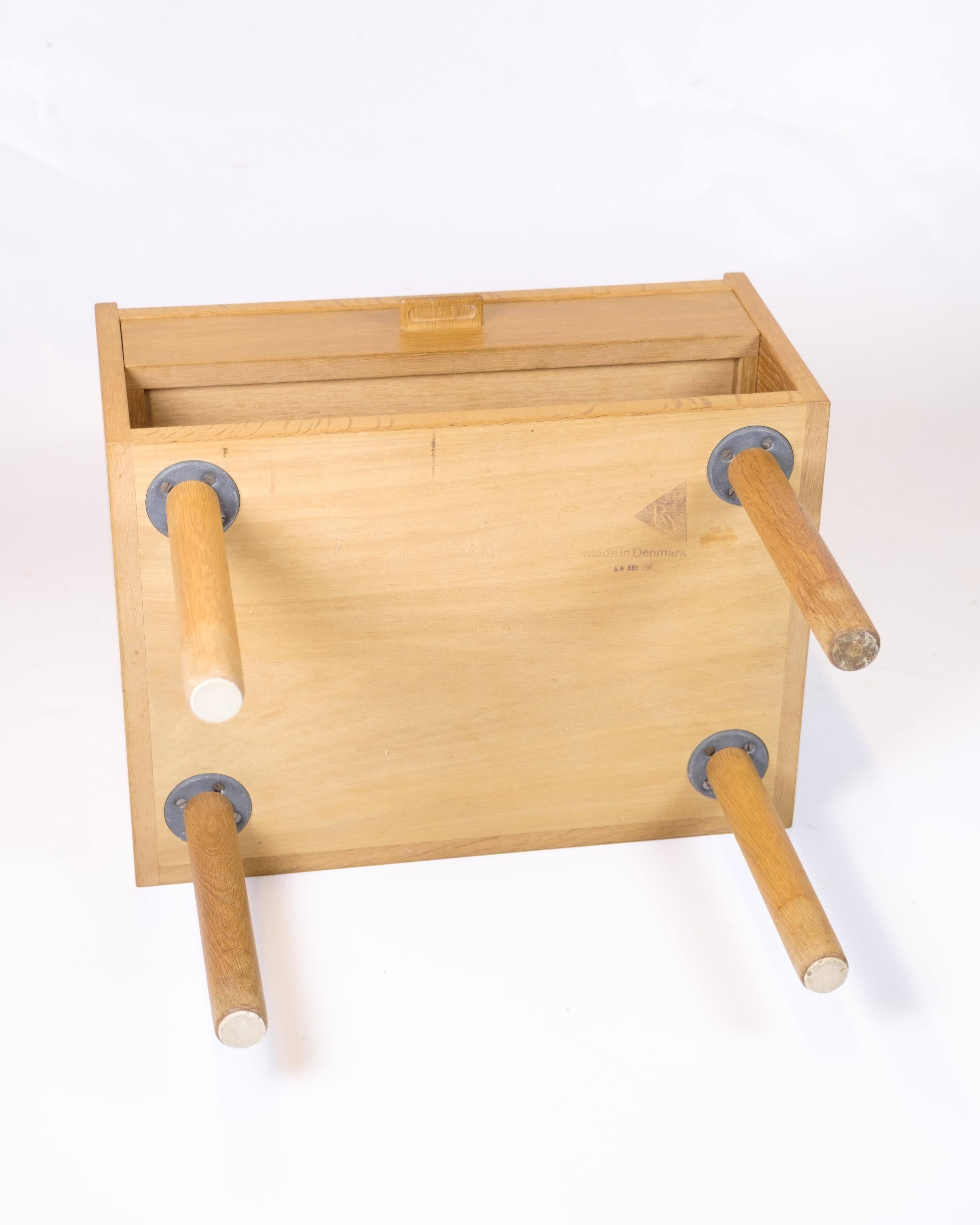 Bedside Table In Oak By Hans J. Wegner For Ry Møbelfabrik From 1960s For Sale 2