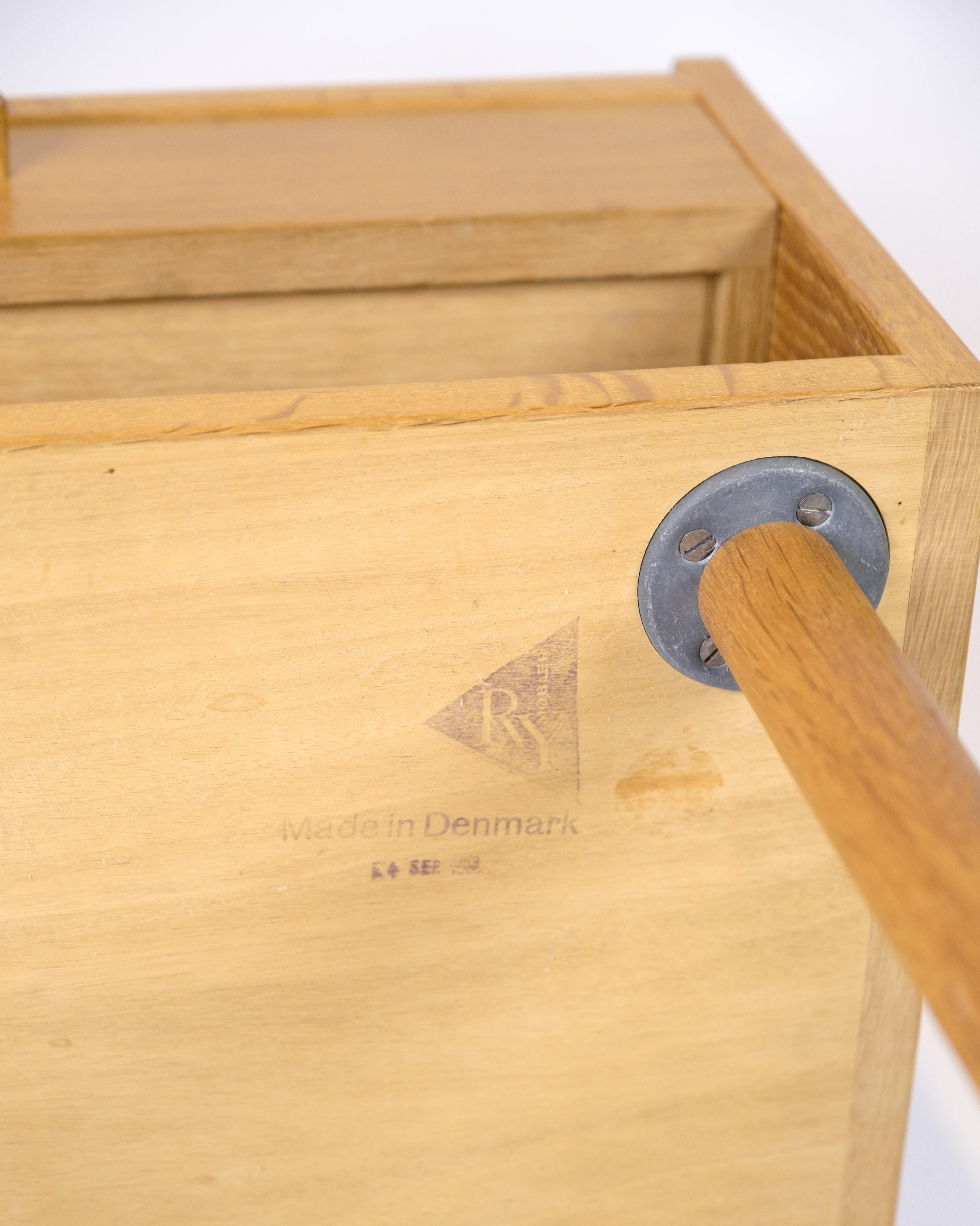 Bedside Table In Oak By Hans J. Wegner For Ry Møbelfabrik From 1960s For Sale 3
