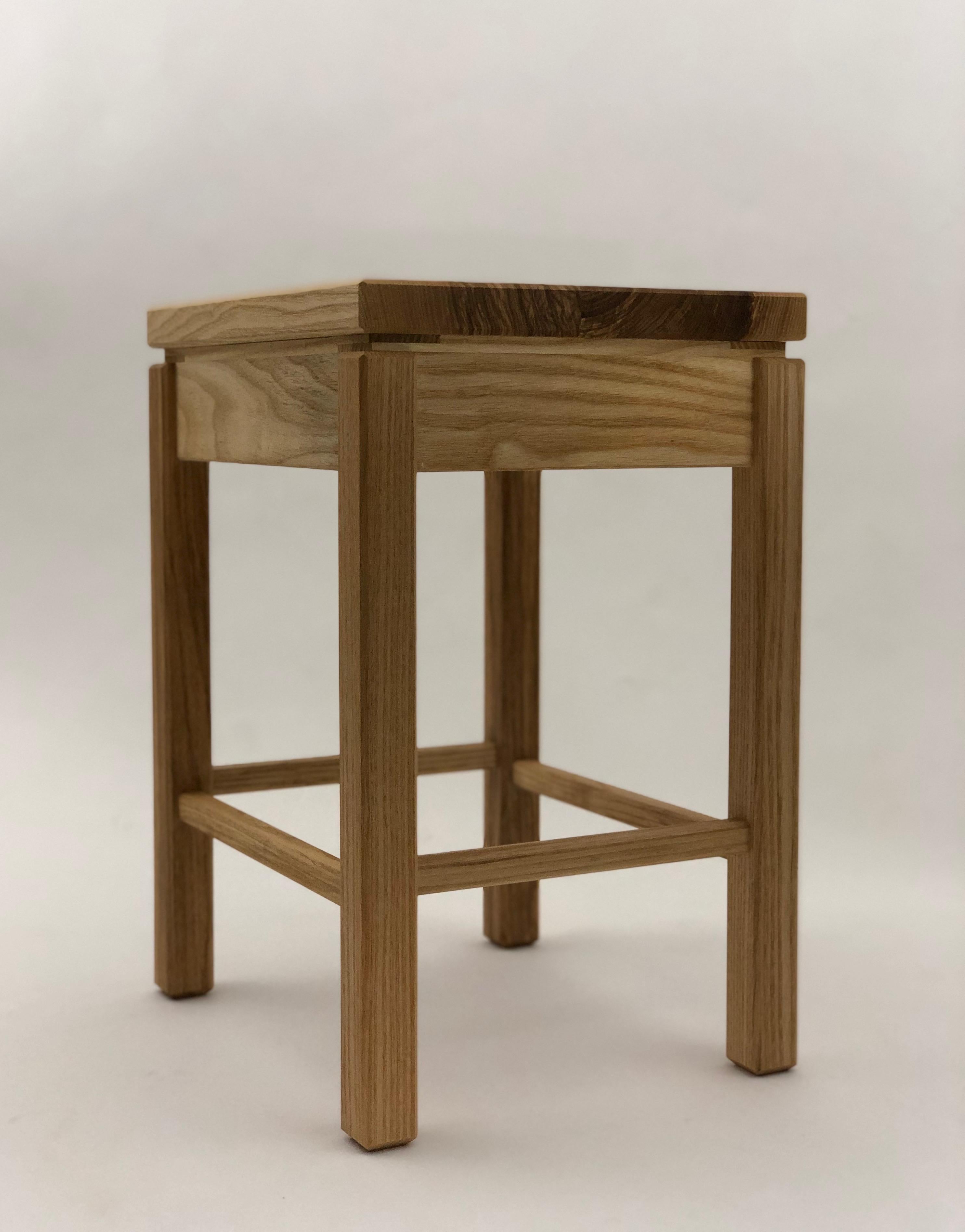 Huilé Table de chevet en frêne blanc avec finition à l'huile en vente