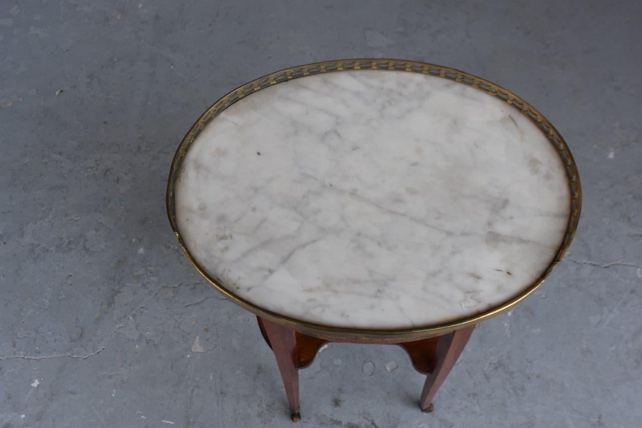 Table de chevet d'époque Louis XVI estampillée JB Vassous en vente 2