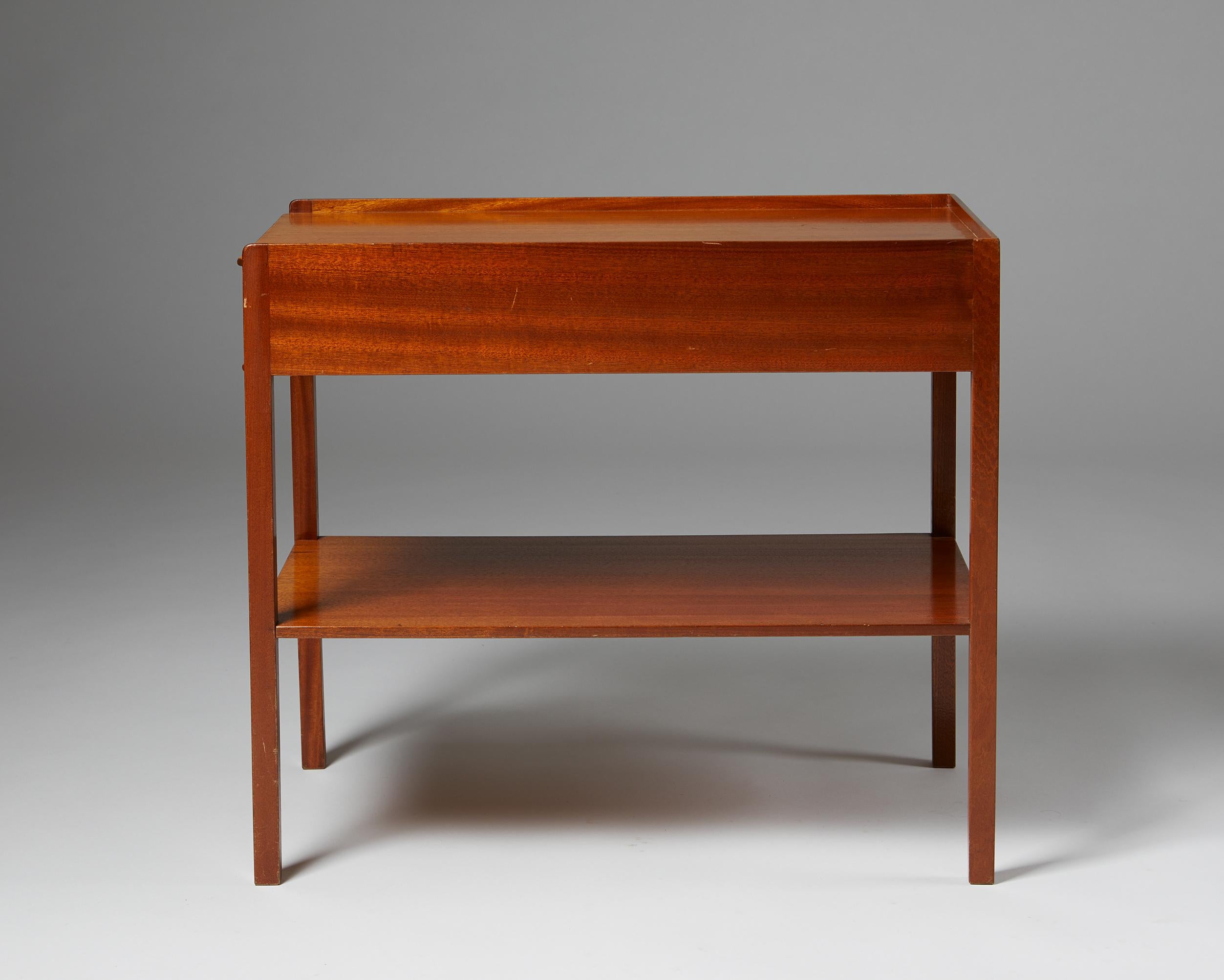 Mid-Century Modern Bedside Table Model ‘914’ Designed by Josef Frank for Svenskt Tenn, Sweden For Sale