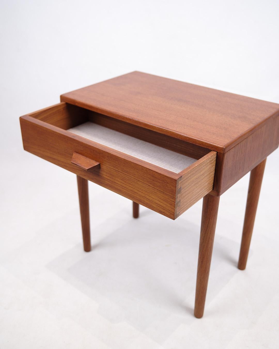 Danois Table de chevet/table d'appoint en teck, design danois des années 1960 en vente