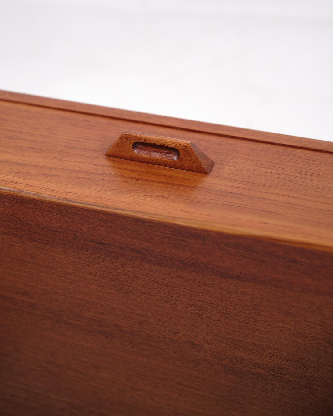 Table de chevet/table d'appoint en teck, design danois des années 1960 en vente 1