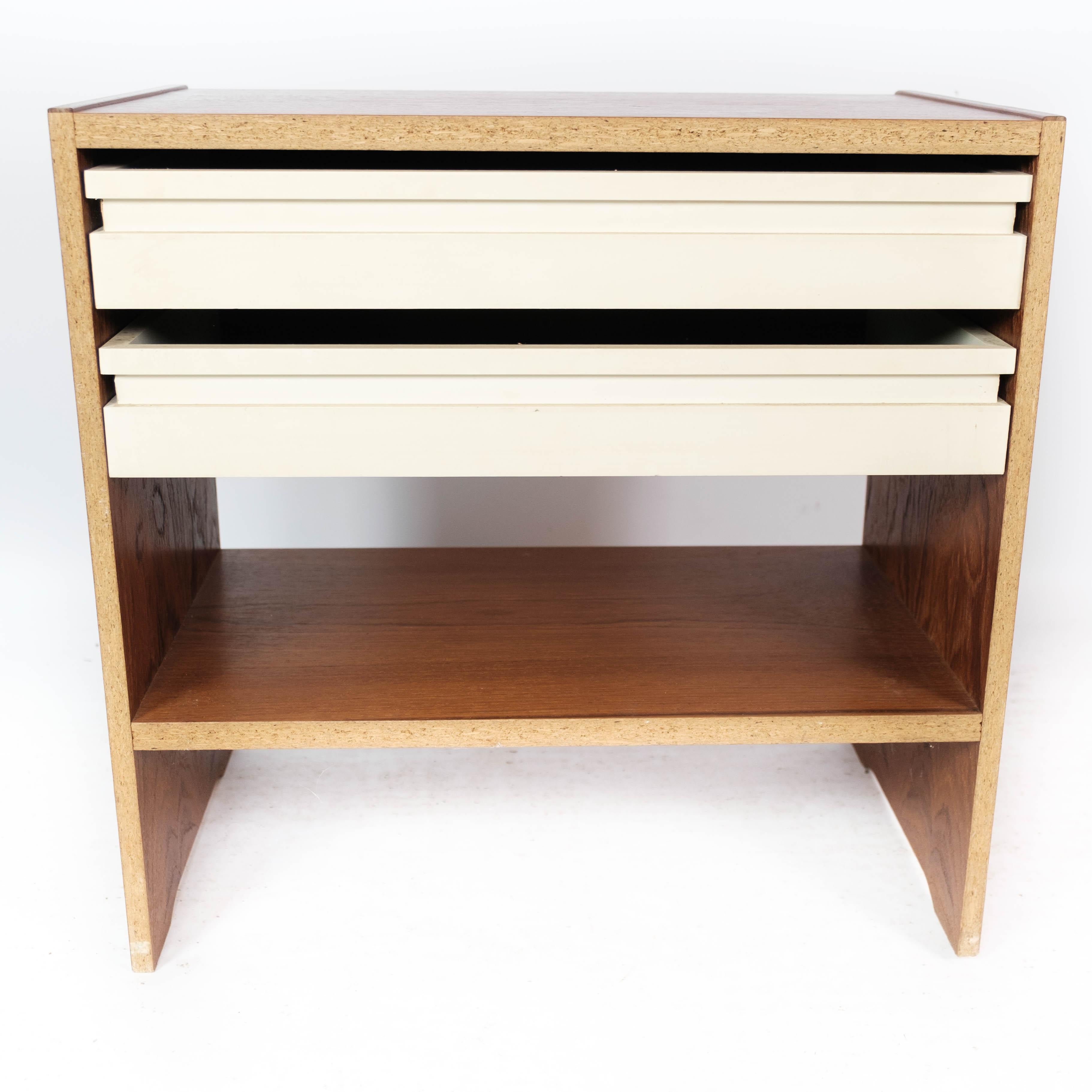 Table de chevet avec tiroirs en teck au design danois par Pbj Furniture en vente 4