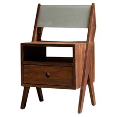 Table de chevet avec lampe Pierre Jeanneret, Chandigarh