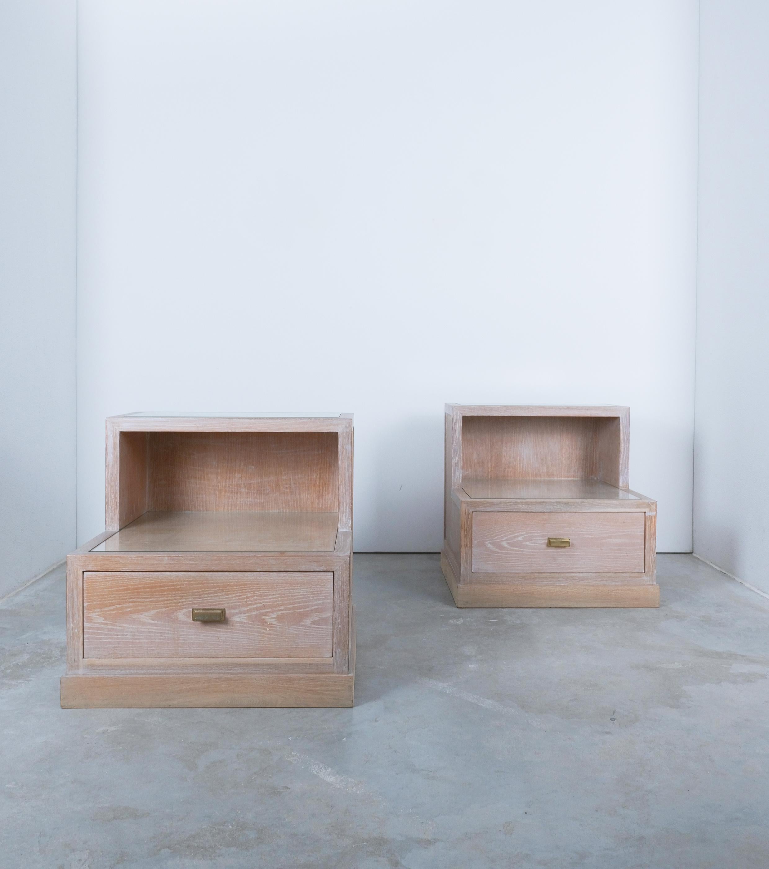Mid-Century Modern Tables de chevet Ceruse en chêne et verre, 1970 en vente