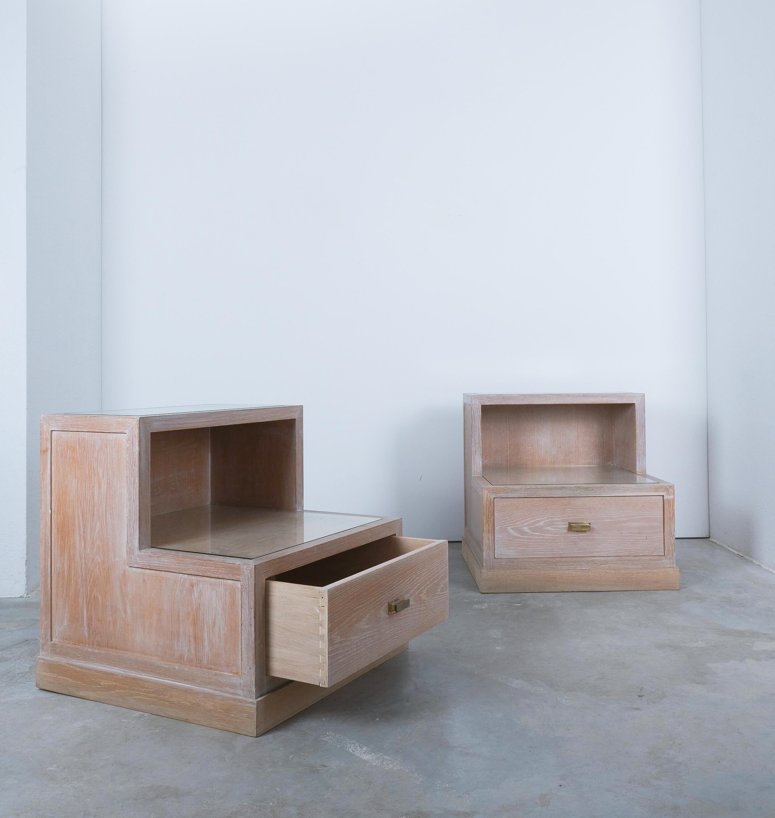 Tables de chevet Ceruse en chêne et verre, 1970 Bon état - En vente à Vienna, AT