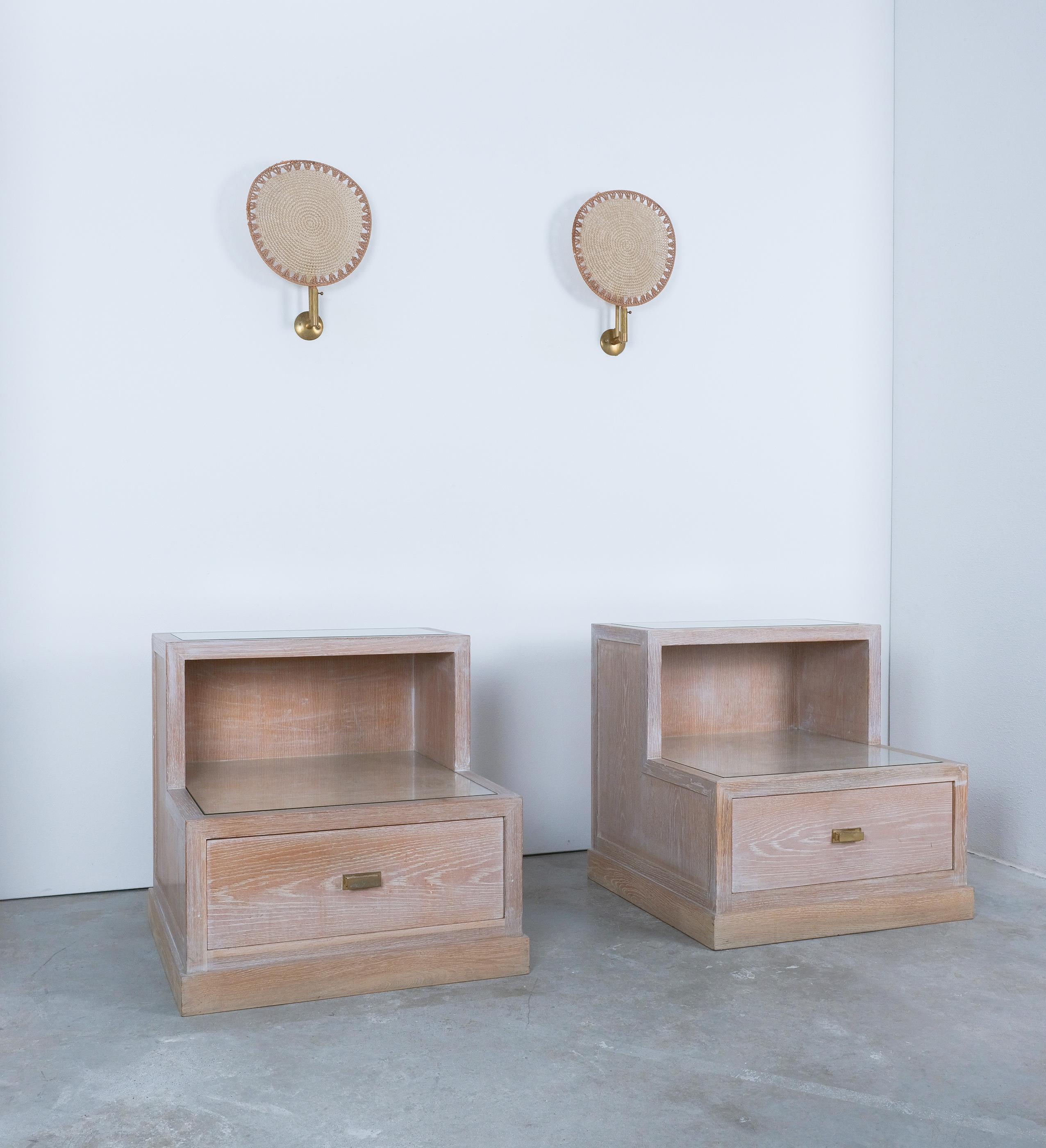 Tables de chevet Ceruse en chêne et verre, 1970 en vente 1