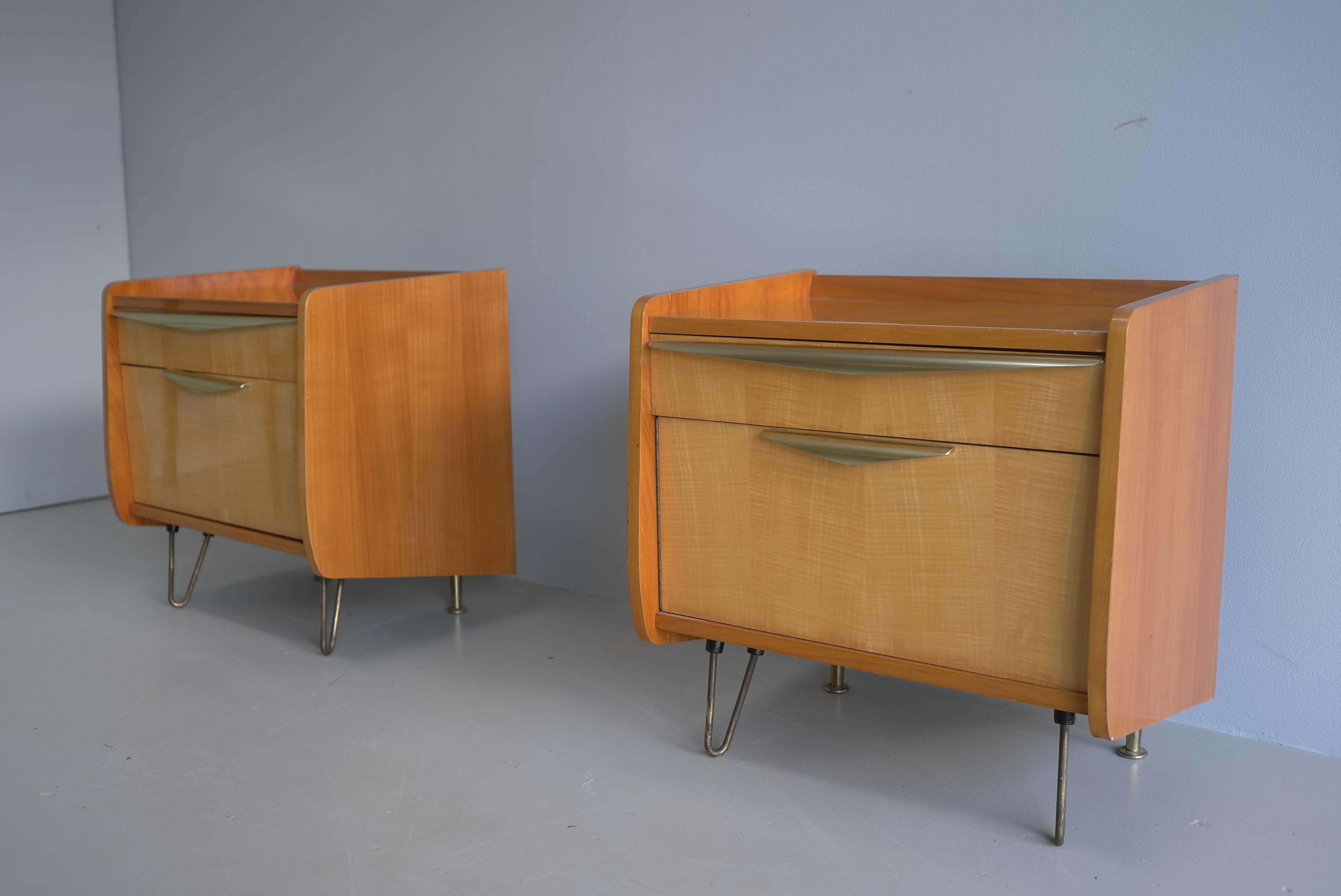 Nachttische Schrankbeistelltische im Stil von Gio Ponti, Italien 1950er Jahre im Angebot 4