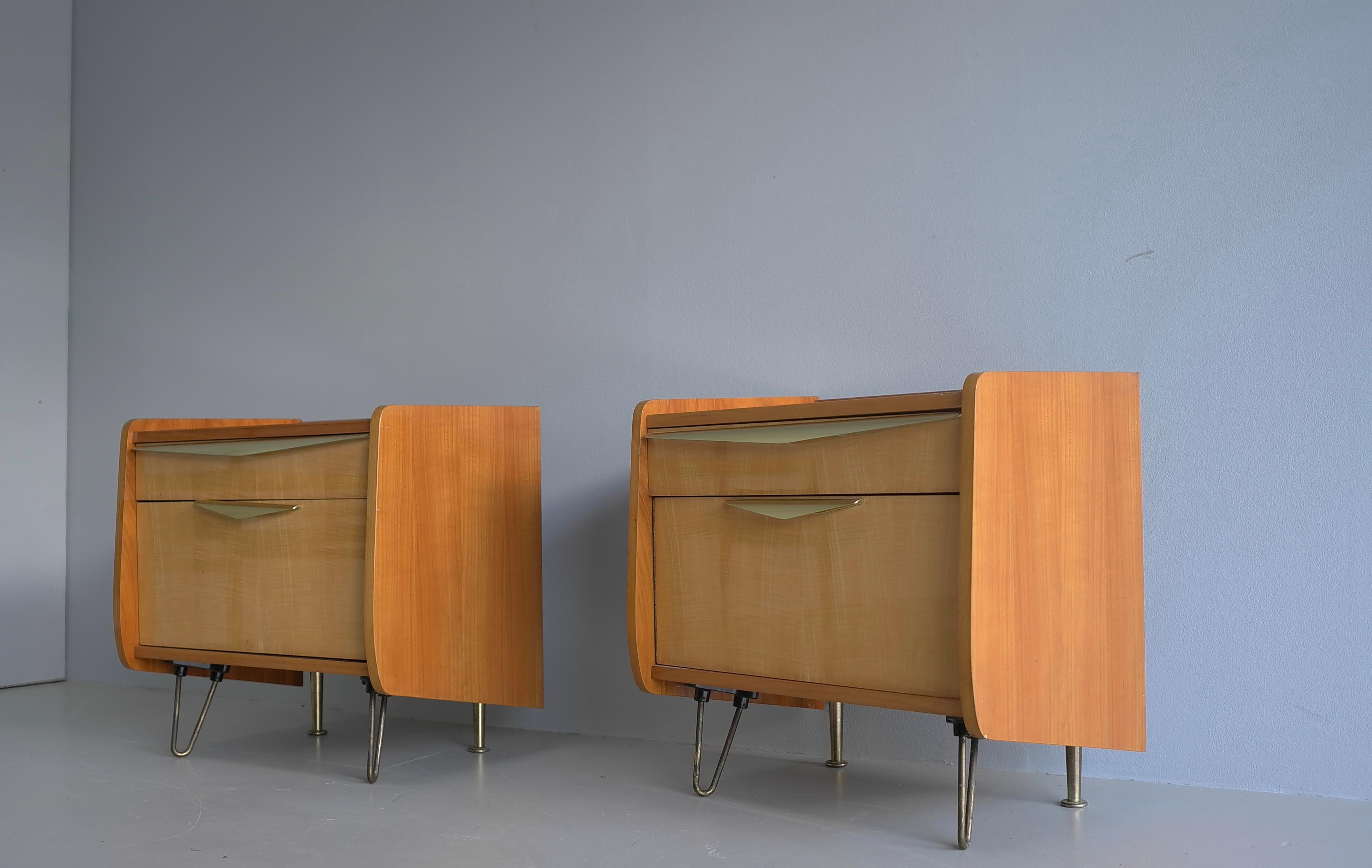 Nachttische Schrankbeistelltische im Stil von Gio Ponti, Italien 1950er Jahre (Messing) im Angebot