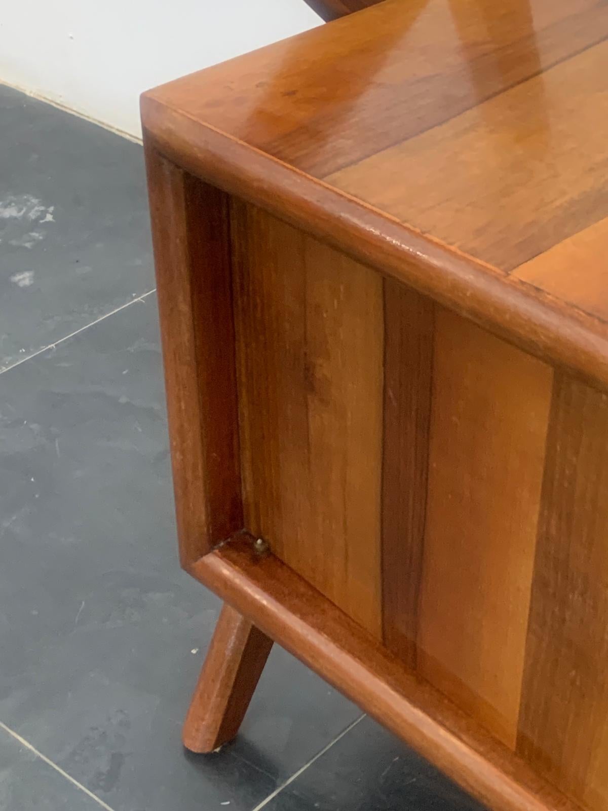 Mid-20th Century Bedside Tables in Rosewood with Generous Glass Topб Set of 2 For Sale