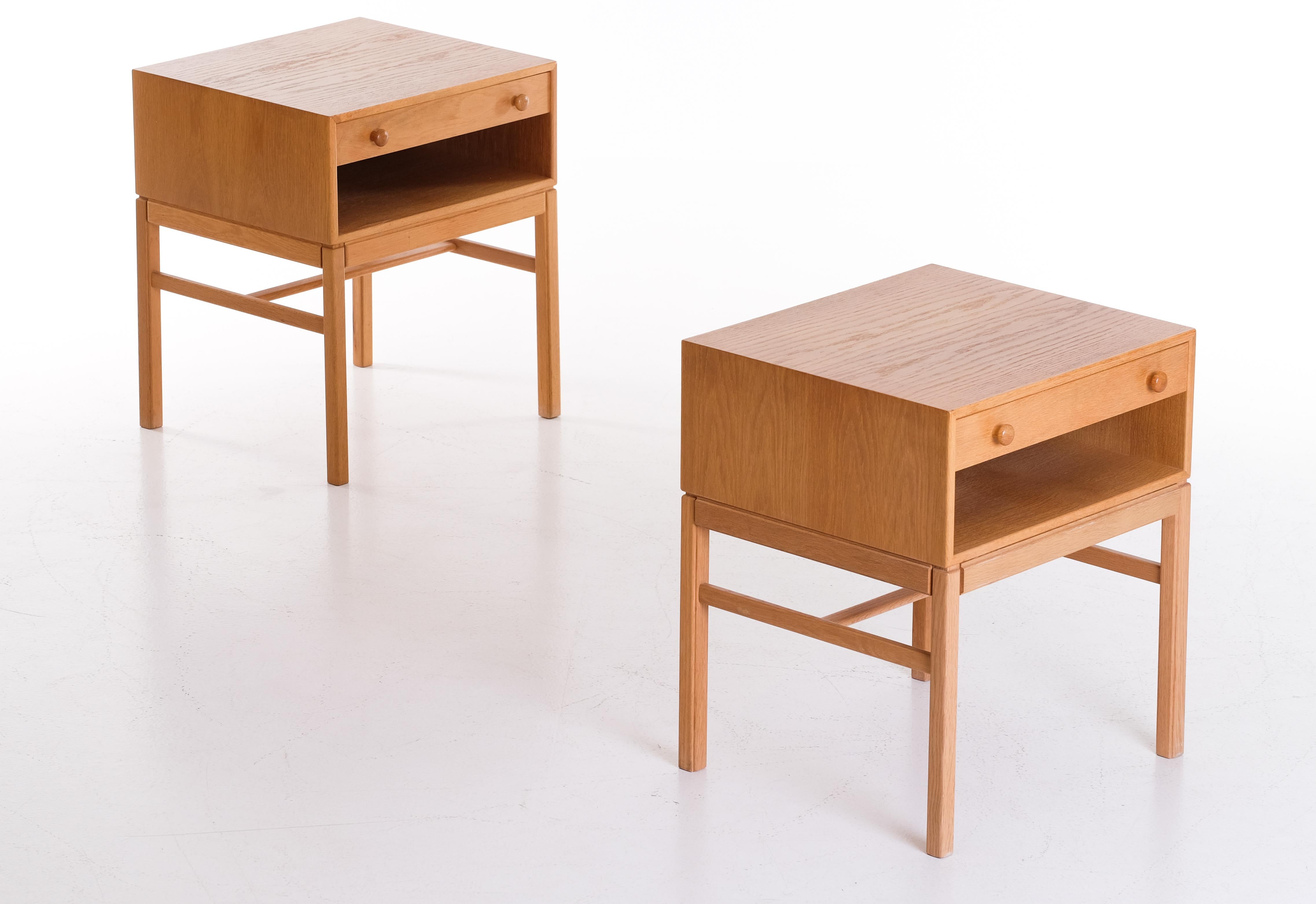 Designed by Sven Engström & Gunnar Myrstrand.
Oak veneered.
Produced by Tingströms in Sweden, 1960s.