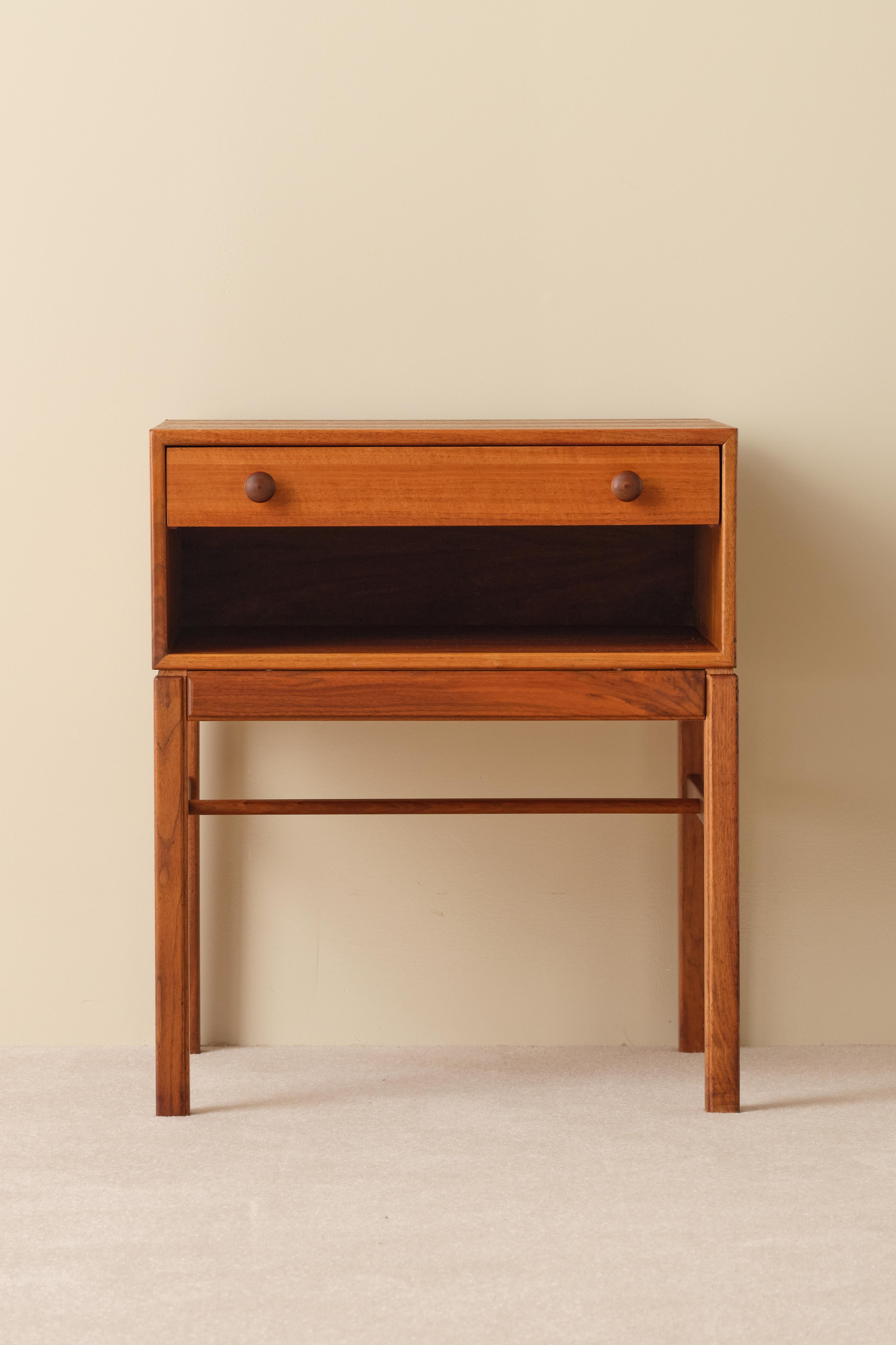 Suédois Tables de chevet Modèle 