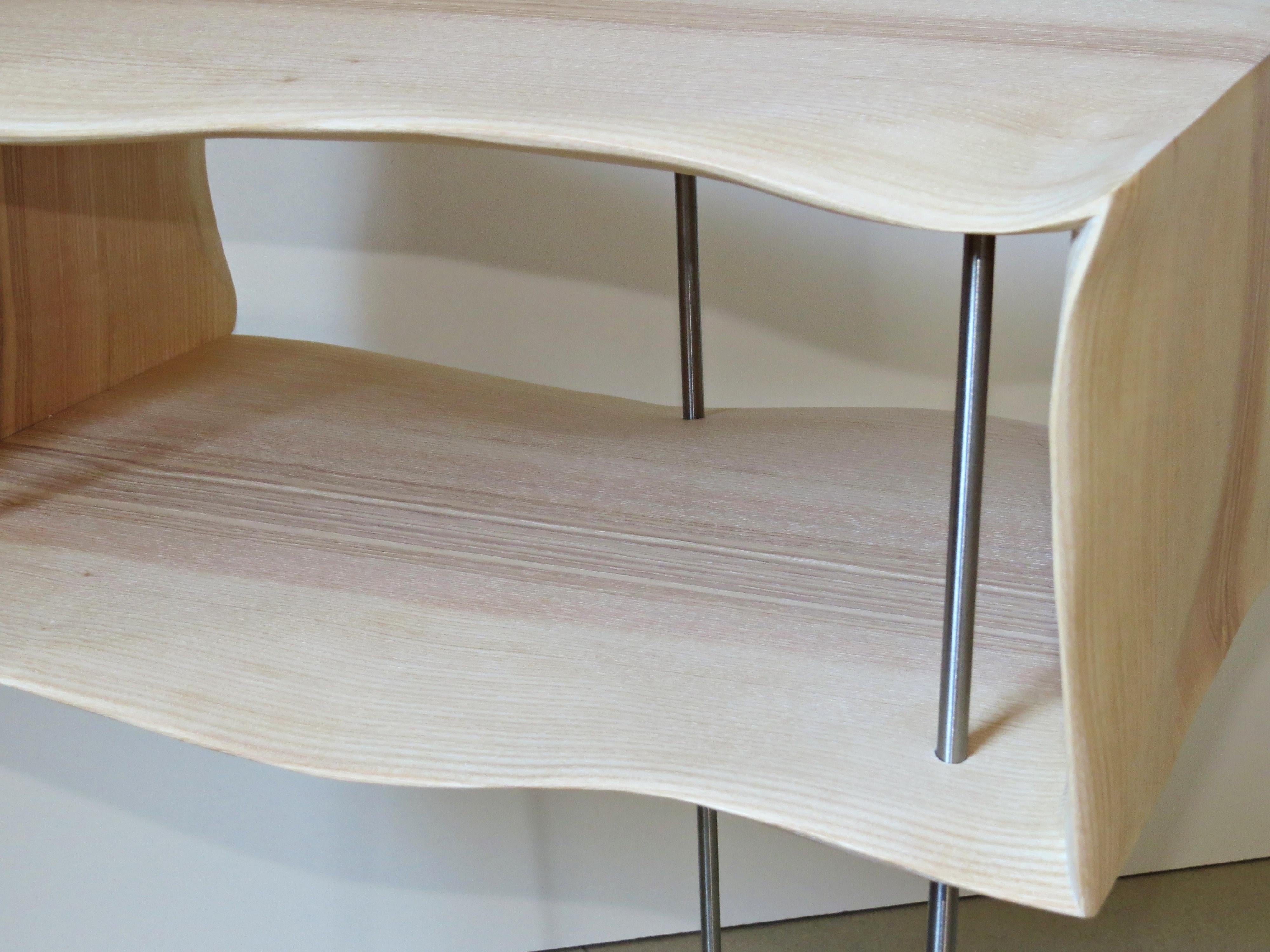 Tables de chevet, design organique, fabriquées à la main, ensemble de deux pièces, bois massif Neuf - En vente à Dietmannsried, Bavaria