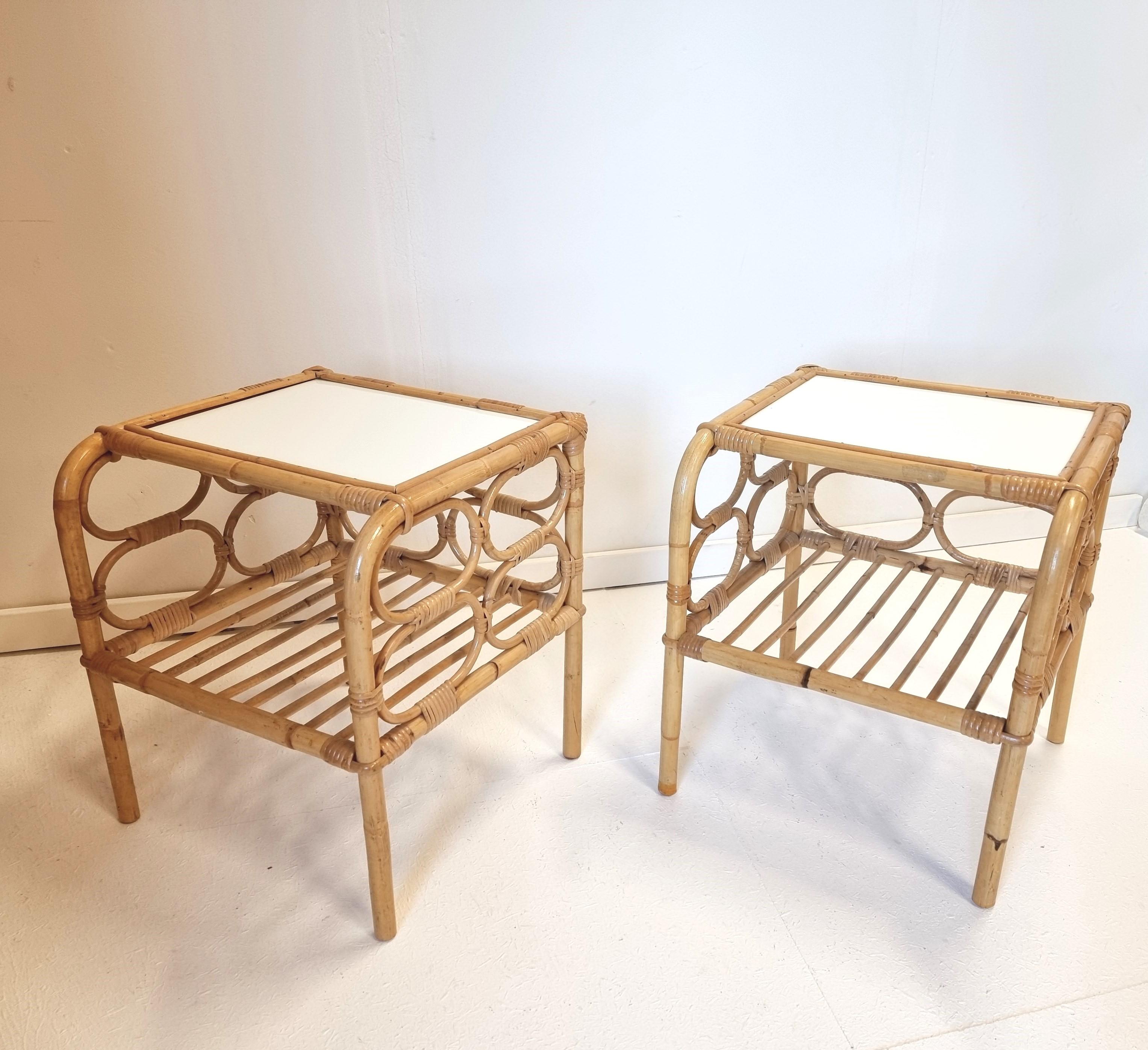 A pair of decorative rattan and white glass table top bedside tables. Sold at Nordiska Kompaniet, Sweden mid-1900s. Scandinavian / Midcentury Modern. 

Well handcrafted rattan. Smaller signs of wear and age. 

Please feel free to contact us