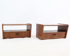 Comodini con ripiano e cassetti in ottone e legno di teak degli anni '60