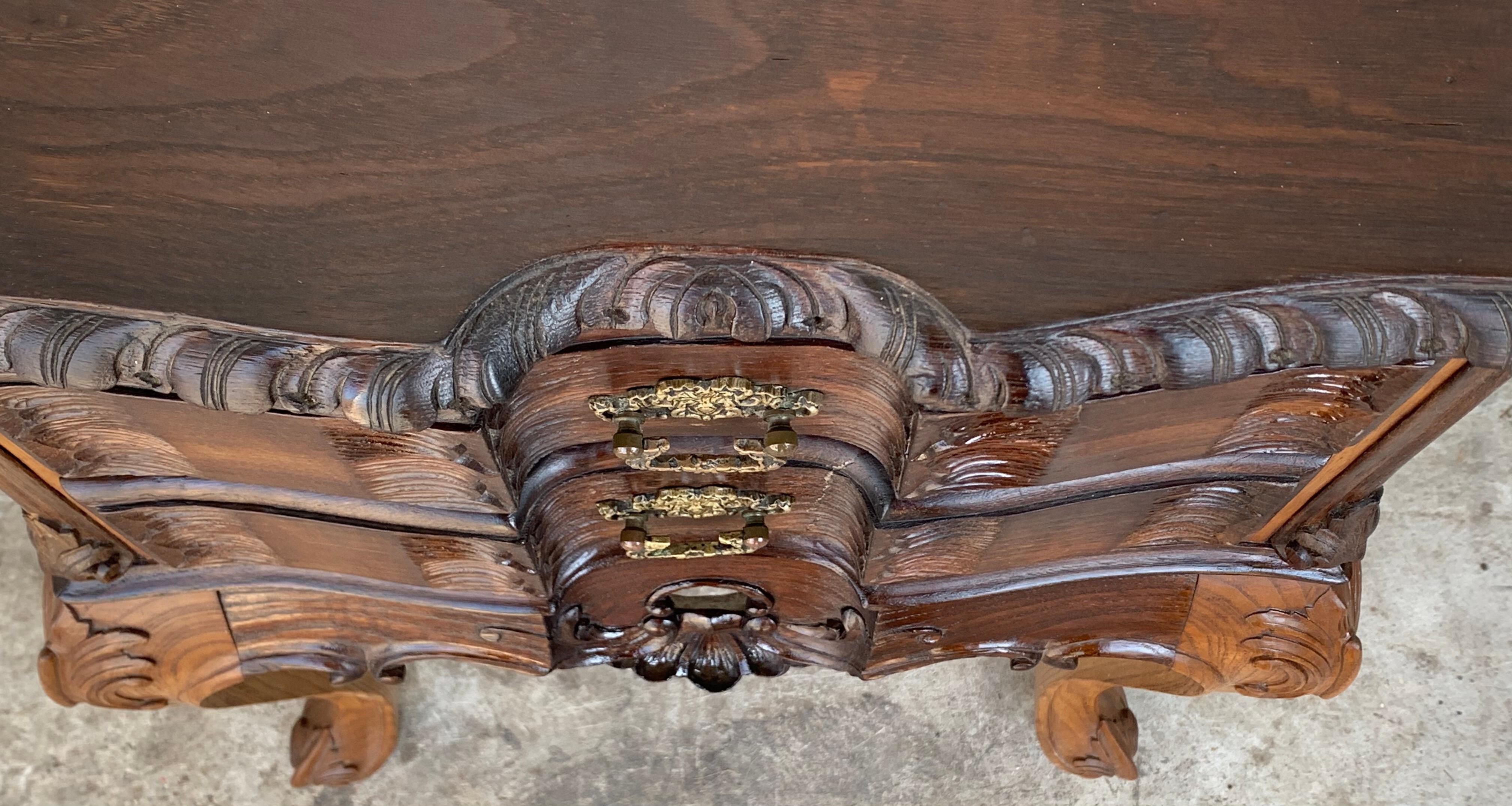 Tables de chevet avec tiroirs sculptés et pieds cabriole, France en vente 4
