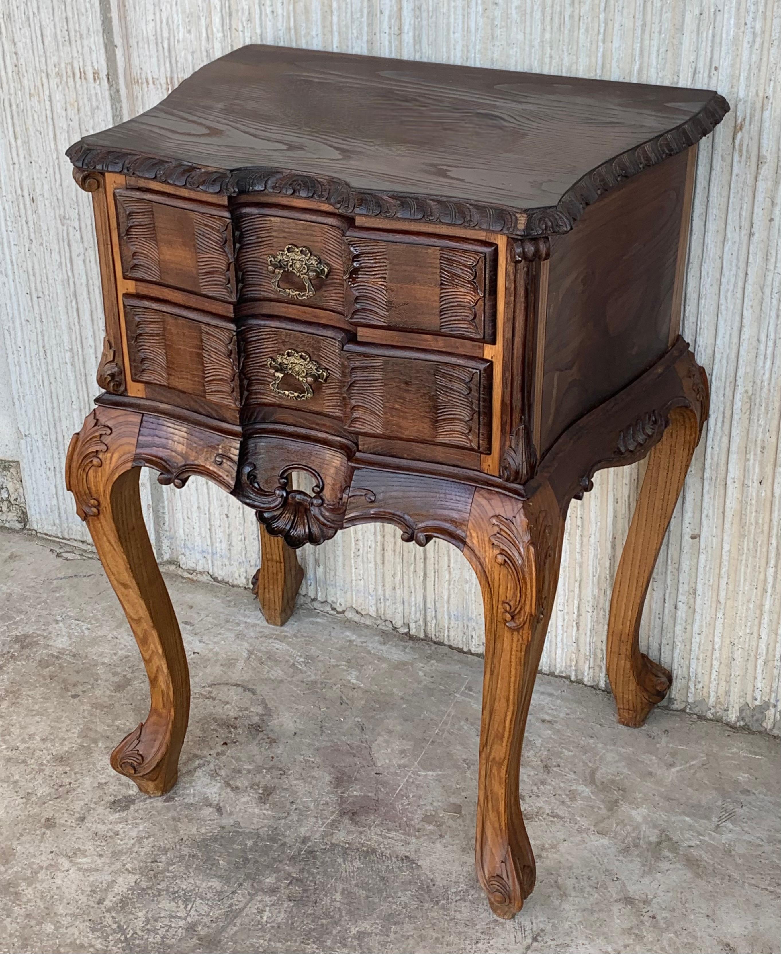 Bedsides Tables with Carved Drawers and Cabriole Legs, France In Good Condition For Sale In Miami, FL