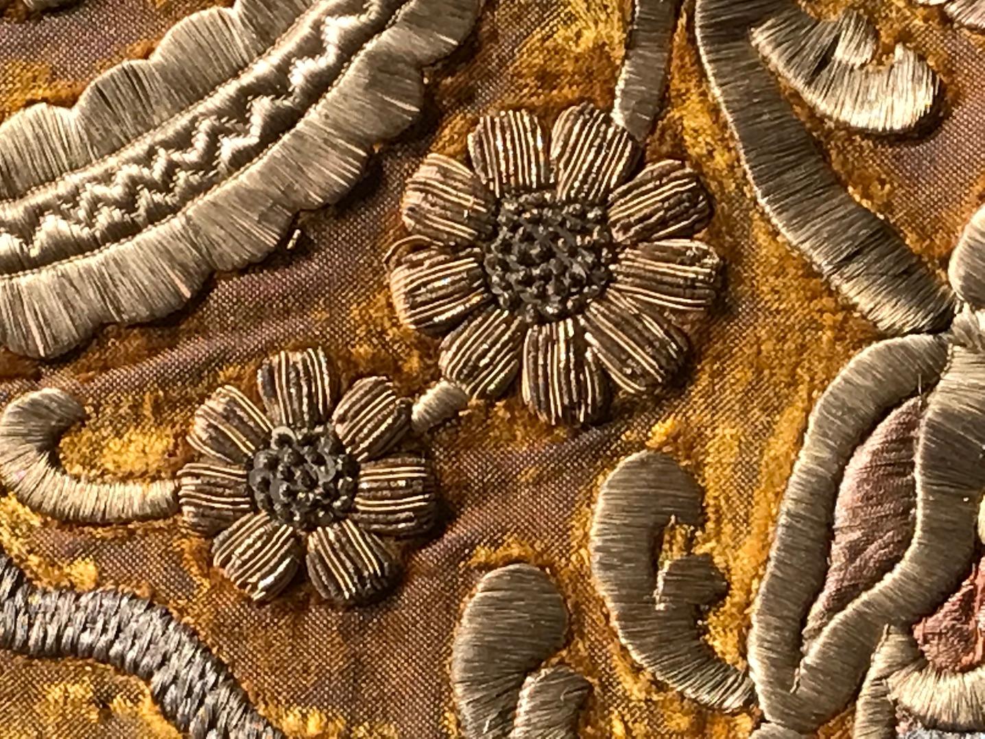 Bettspread TischCloth Gold Threadwork Drahtarbeit Samt Ottomane Barock bestickt (Türkisch) im Angebot