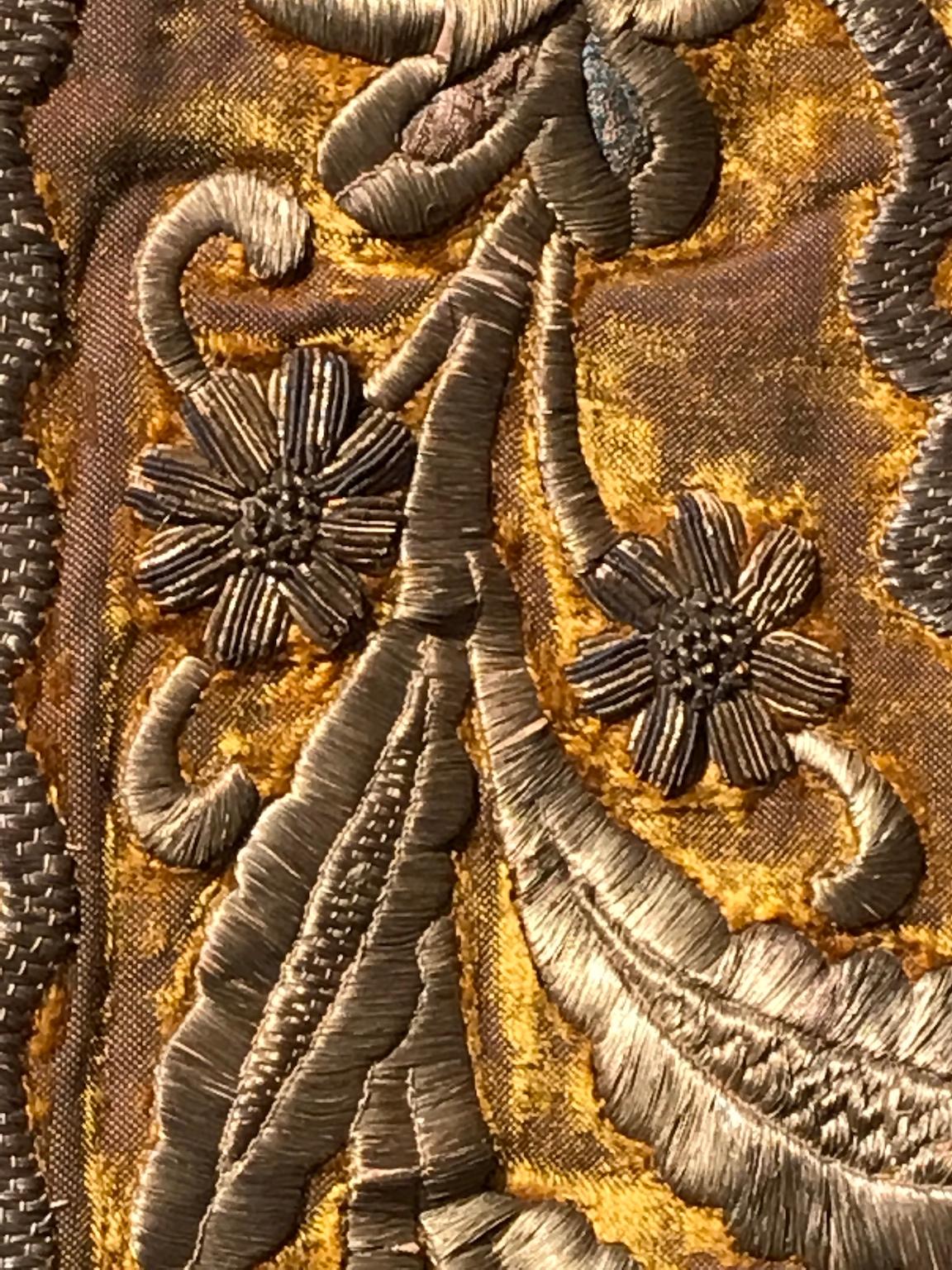 Cloth Gold Threadwork Wirework Velvet Ottoman Baroque brodé en vente 1
